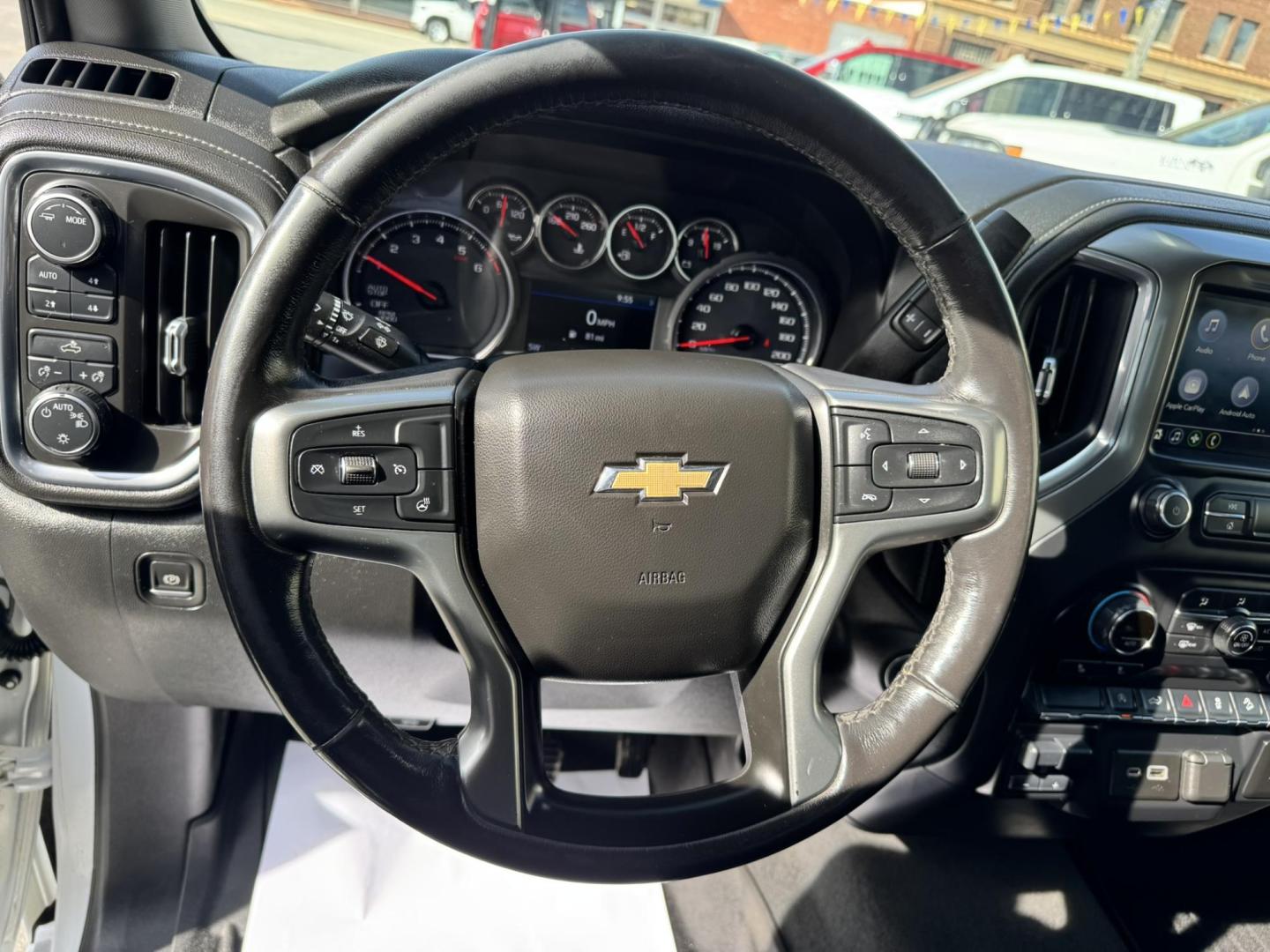 2020 WHITE /Charcoal Chevrolet Silverado 1500 LT Crew Cab Short Box 4WD (1GCUYDED1LZ) with an 5.3L V8 OHV 16V engine, 6A transmission, located at 116 5th Avenue South, Lewistown, MT, 59457, 47.063877, -109.427879 - Clean Car Fax on this 2020 Chevrolet Silverado LT! - Photo#12