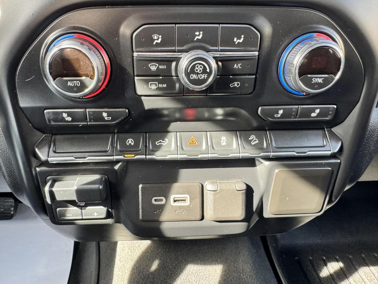 2020 WHITE /Charcoal Chevrolet Silverado 1500 LT Crew Cab Short Box 4WD (1GCUYDED1LZ) with an 5.3L V8 OHV 16V engine, 6A transmission, located at 116 5th Avenue South, Lewistown, MT, 59457, 47.063877, -109.427879 - Clean Car Fax on this 2020 Chevrolet Silverado LT! - Photo#16