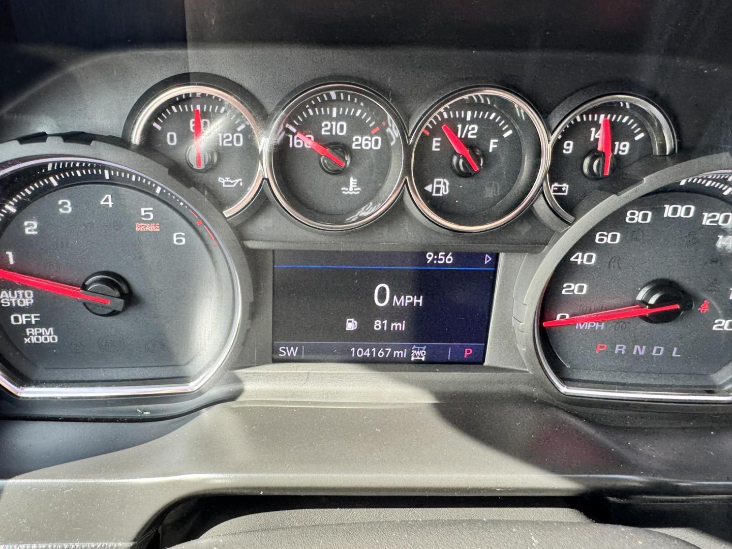 2020 WHITE /Charcoal Chevrolet Silverado 1500 LT Crew Cab Short Box 4WD (1GCUYDED1LZ) with an 5.3L V8 OHV 16V engine, 6A transmission, located at 116 5th Avenue South, Lewistown, MT, 59457, 47.063877, -109.427879 - Clean Car Fax on this 2020 Chevrolet Silverado LT! - Photo#19