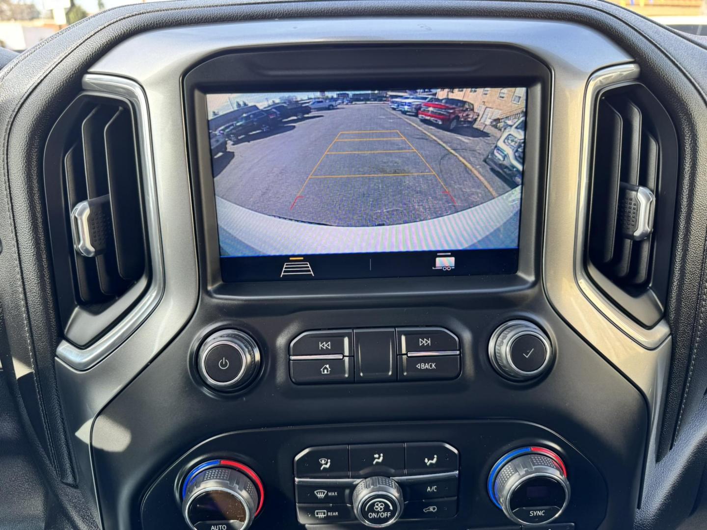 2020 WHITE /Charcoal Chevrolet Silverado 1500 LT Crew Cab Short Box 4WD (1GCUYDED1LZ) with an 5.3L V8 OHV 16V engine, 6A transmission, located at 116 5th Avenue South, Lewistown, MT, 59457, 47.063877, -109.427879 - Clean Car Fax on this 2020 Chevrolet Silverado LT! - Photo#20