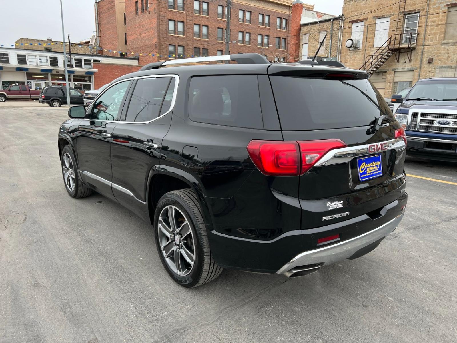 2018 Black /Tan GMC Acadia Denali AWD (1GKKNXLS3JZ) with an 3.6L V6 DOHC 24V engine, 6A transmission, located at 116 5th Avenue South, Lewistown, MT, 59457, 47.063877, -109.427879 - Clean, One Owner Car Fax on this Lease Return 2018 GMC Acadia Denali AWD! With a carlike ride and lighter construction (which allows for downsized, more fuel-efficient engines), large crossovers have largely supplanted traditional sport-utility vehicles. It was only natural that GMC — then know - Photo #4