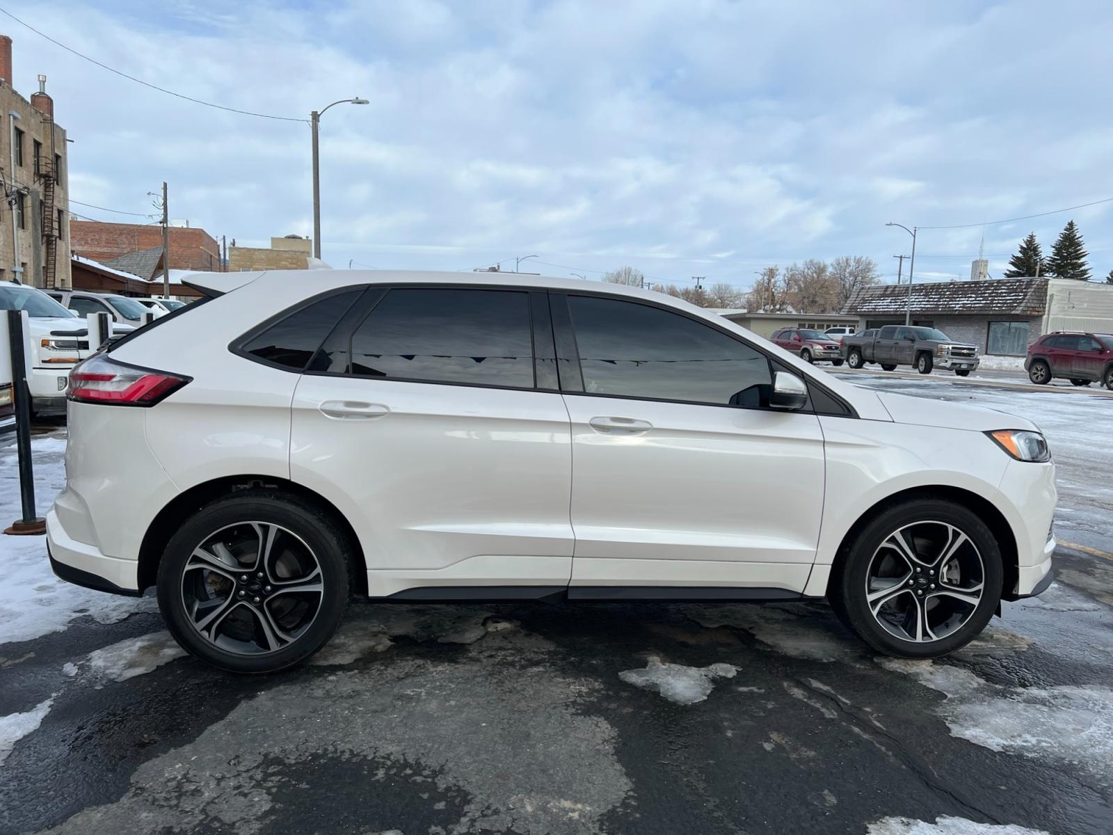 2019 WHITE /Black Ford Edge Sport AWD (2FMPK4AP7KB) with an 2.7L V6 DOCH 24V engine, 6A transmission, located at 116 5th Avenue South, Lewistown, MT, 59457, 47.063877, -109.427879 - Experience the perfect blend of power and luxury with the 2019 Ford Edge ST AWD. With a 2.7L engine and low miles, this vehicle will take you on a thrilling ride every time. The added convenience of a sunroof and a clean one-owner CarFax report make this SUV a must-have. Don't miss out on this incre - Photo #4