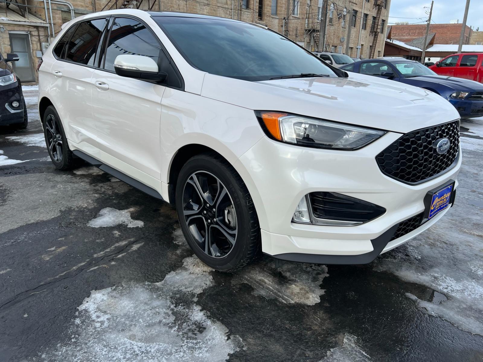 2019 WHITE /Black Ford Edge Sport AWD (2FMPK4AP7KB) with an 2.7L V6 DOCH 24V engine, 6A transmission, located at 116 5th Avenue South, Lewistown, MT, 59457, 47.063877, -109.427879 - Experience the perfect blend of power and luxury with the 2019 Ford Edge ST AWD. With a 2.7L engine and low miles, this vehicle will take you on a thrilling ride every time. The added convenience of a sunroof and a clean one-owner CarFax report make this SUV a must-have. Don't miss out on this incre - Photo #5