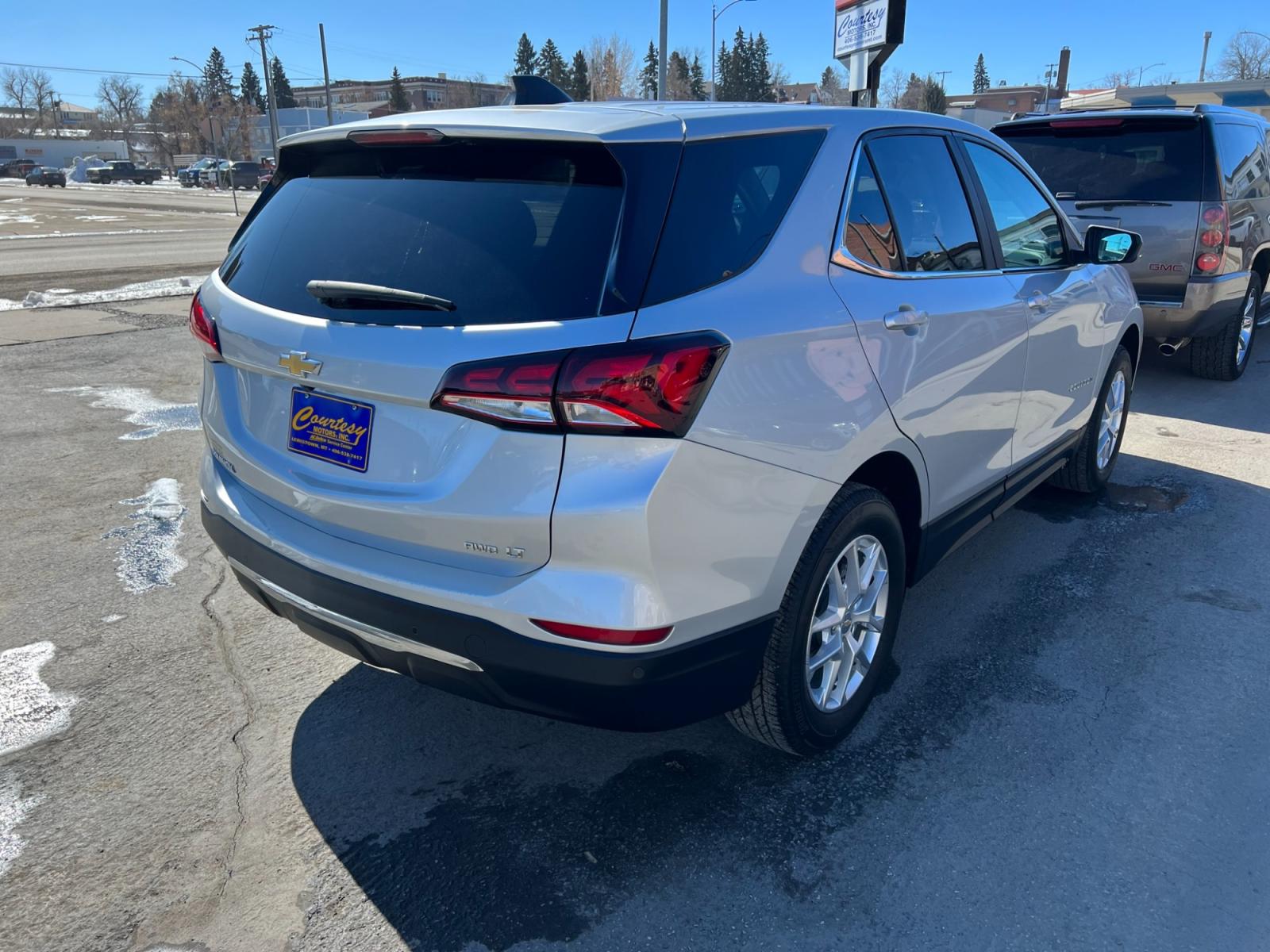 2022 silver Chevrolet Equinox LT AWD (3GNAXUEV6NL) with an 1.5L L4 DOHC 16V TURBO engine, 6A transmission, located at 116 5th Avenue South, Lewistown, MT, 59457, 47.063877, -109.427879 - Looking for a reliable and safe SUV that can take on any adventure? Look no further than the 2022 Chevy Equinox LT AWD with safety package! Equipped with all-wheel drive, this SUV can handle any weather condition, making it perfect for both urban and outdoor activities. And with the safety package, - Photo #2