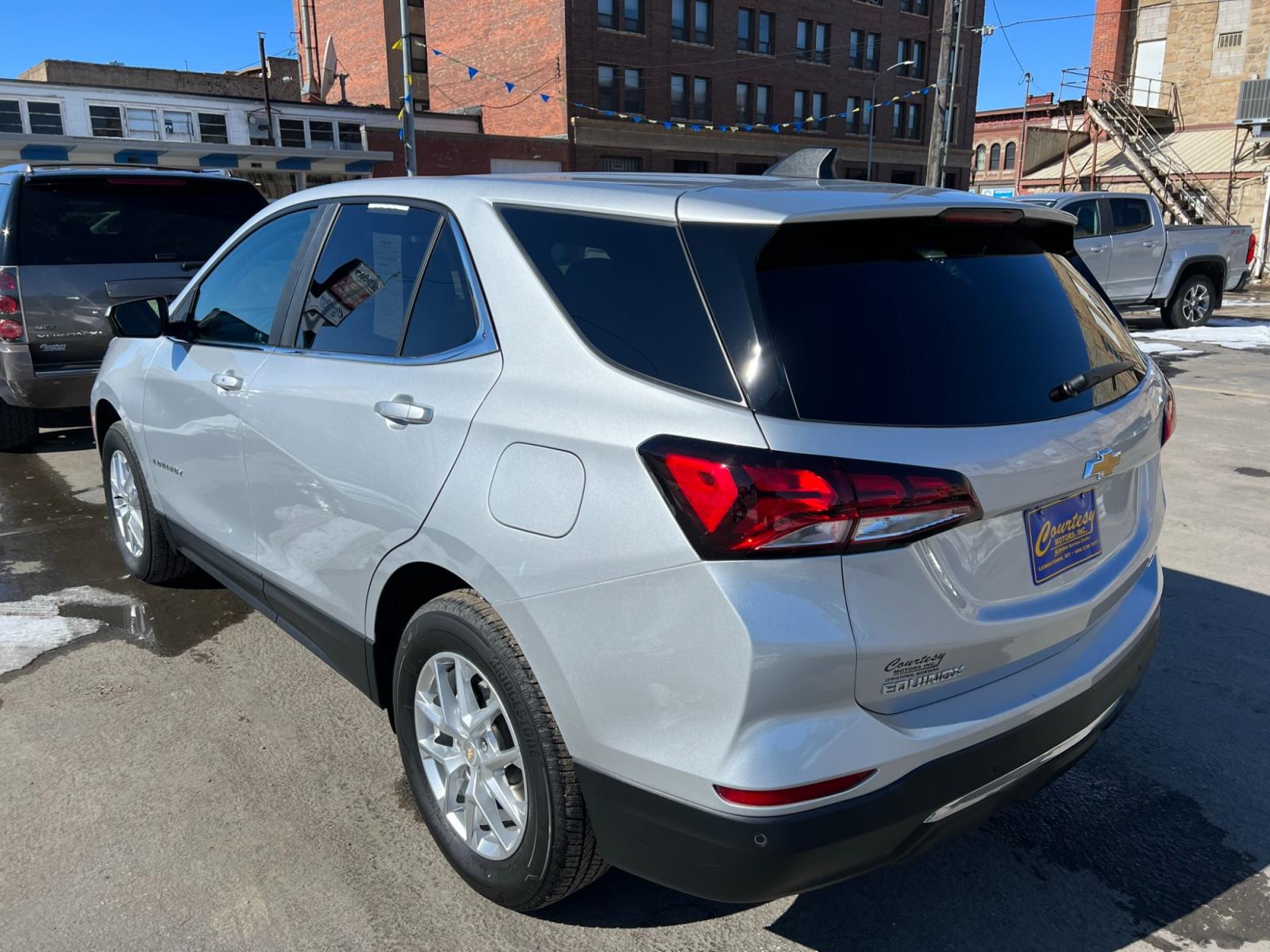 2022 silver Chevrolet Equinox LT AWD (3GNAXUEV6NL) with an 1.5L L4 DOHC 16V TURBO engine, 6A transmission, located at 116 5th Avenue South, Lewistown, MT, 59457, 47.063877, -109.427879 - Looking for a reliable and safe SUV that can take on any adventure? Look no further than the 2022 Chevy Equinox LT AWD with safety package! Equipped with all-wheel drive, this SUV can handle any weather condition, making it perfect for both urban and outdoor activities. And with the safety package, - Photo #4