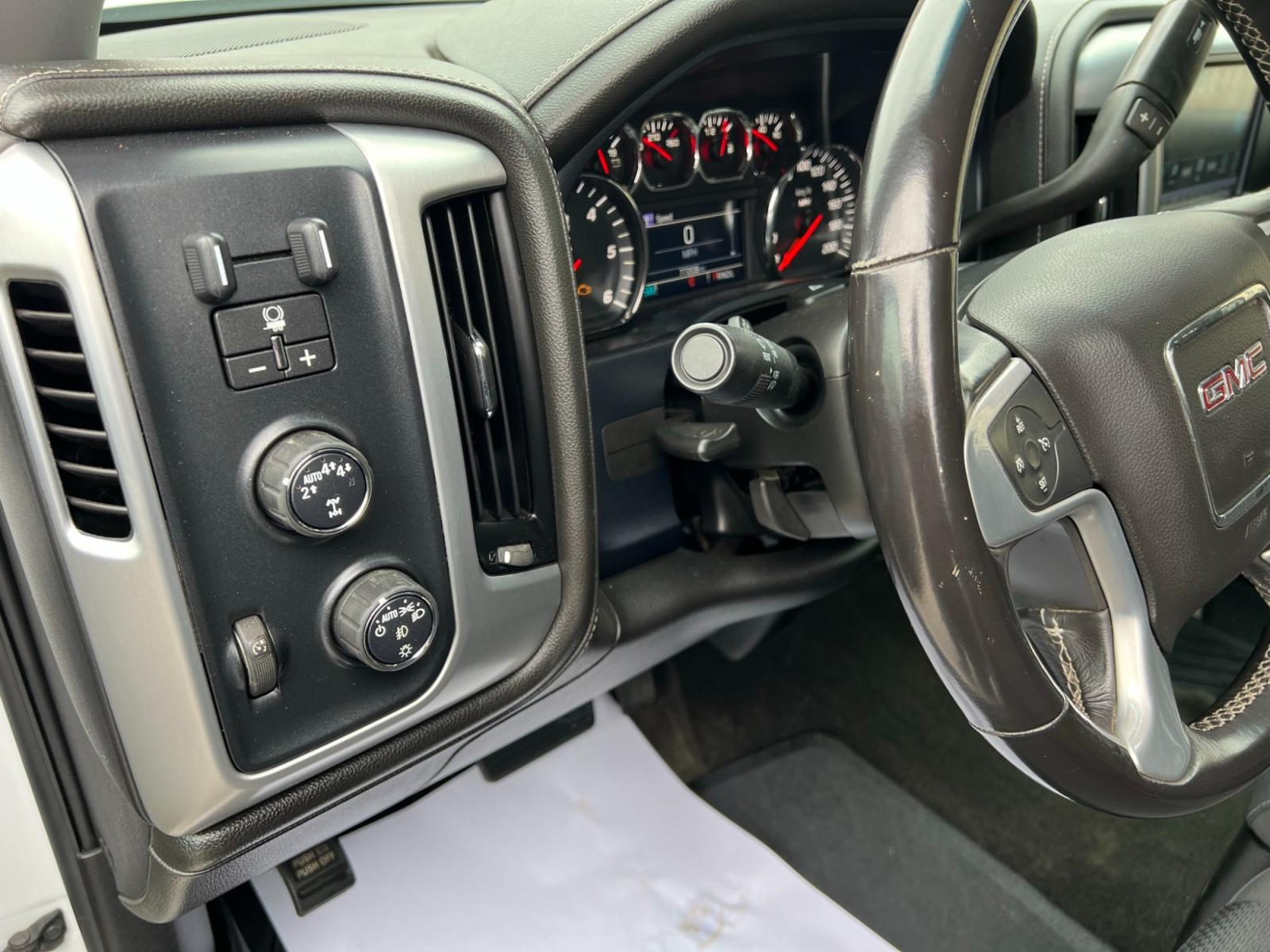 2018 WHITE /Grey GMC Sierra 1500 SLE Double Cab 4WD (1GTV2MEC9JZ) with an 5.3L V8 OHV 16V engine, 6A transmission, located at 116 5th Avenue South, Lewistown, MT, 59457, 47.063877, -109.427879 - Looking for a powerful and versatile pickup truck that can handle any job? Look no further than the 2018 GMC Sierra 1500 Double Cab SLE 4WD. With its rugged 4WD system and powerful V8 engine, the Sierra 1500 is the perfect choice for anyone looking to take on tough terrain and heavy loads. And wi - Photo #10
