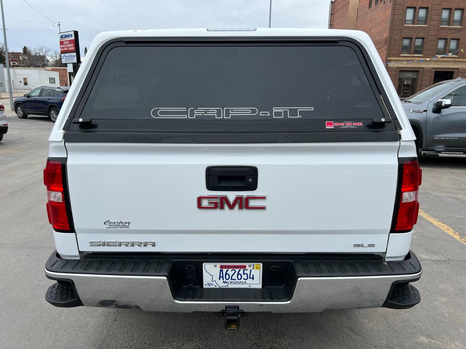 2018 WHITE /Grey GMC Sierra 1500 SLE Double Cab 4WD (1GTV2MEC9JZ) with an 5.3L V8 OHV 16V engine, 6A transmission, located at 116 5th Avenue South, Lewistown, MT, 59457, 47.063877, -109.427879 - Looking for a powerful and versatile pickup truck that can handle any job? Look no further than the 2018 GMC Sierra 1500 Double Cab SLE 4WD. With its rugged 4WD system and powerful V8 engine, the Sierra 1500 is the perfect choice for anyone looking to take on tough terrain and heavy loads. And wi - Photo #5