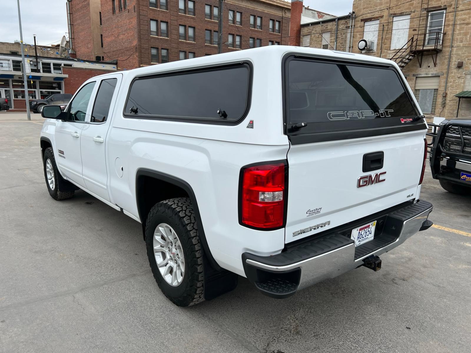2018 WHITE /Grey GMC Sierra 1500 SLE Double Cab 4WD (1GTV2MEC9JZ) with an 5.3L V8 OHV 16V engine, 6A transmission, located at 116 5th Avenue South, Lewistown, MT, 59457, 47.063877, -109.427879 - Looking for a powerful and versatile pickup truck that can handle any job? Look no further than the 2018 GMC Sierra 1500 Double Cab SLE 4WD. With its rugged 4WD system and powerful V8 engine, the Sierra 1500 is the perfect choice for anyone looking to take on tough terrain and heavy loads. And wi - Photo #6