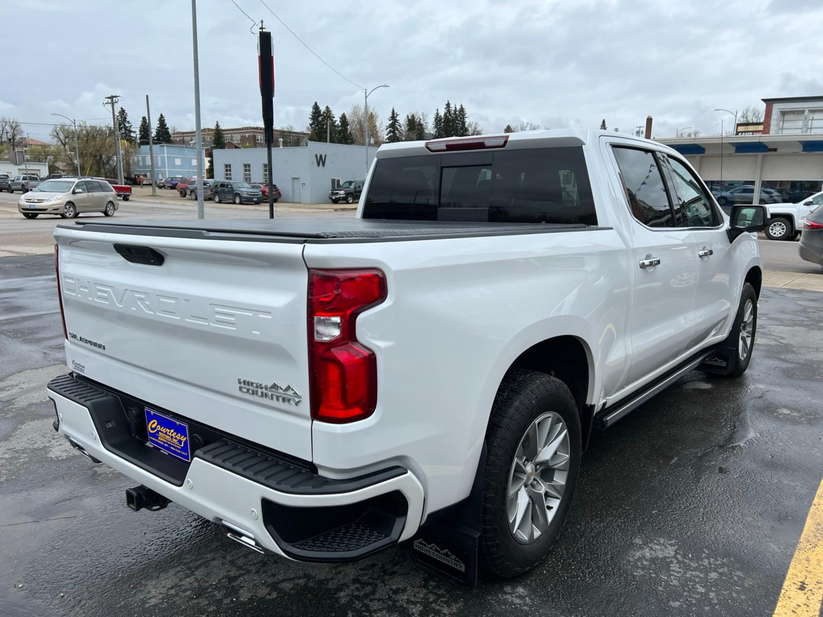 2020 WHITE /Two Tone Chevrolet Silverado 1500 High Country Crew Cab 4WD (1GCUYHED5LZ) with an 5.3L V8 OHV 16V engine, 6A transmission, located at 116 5th Avenue South, Lewistown, MT, 59457, 47.063877, -109.427879 - Are you ready to conquer any terrain and make a statement on the road? Look no further than the remarkable 2020 Chevy Silverado 1500 Crew Cab Short Box 4WD, featuring the prestigious High Country trim. This exceptional truck combines unrivaled performance, luxurious comfort, and cutting-edge technol - Photo #2
