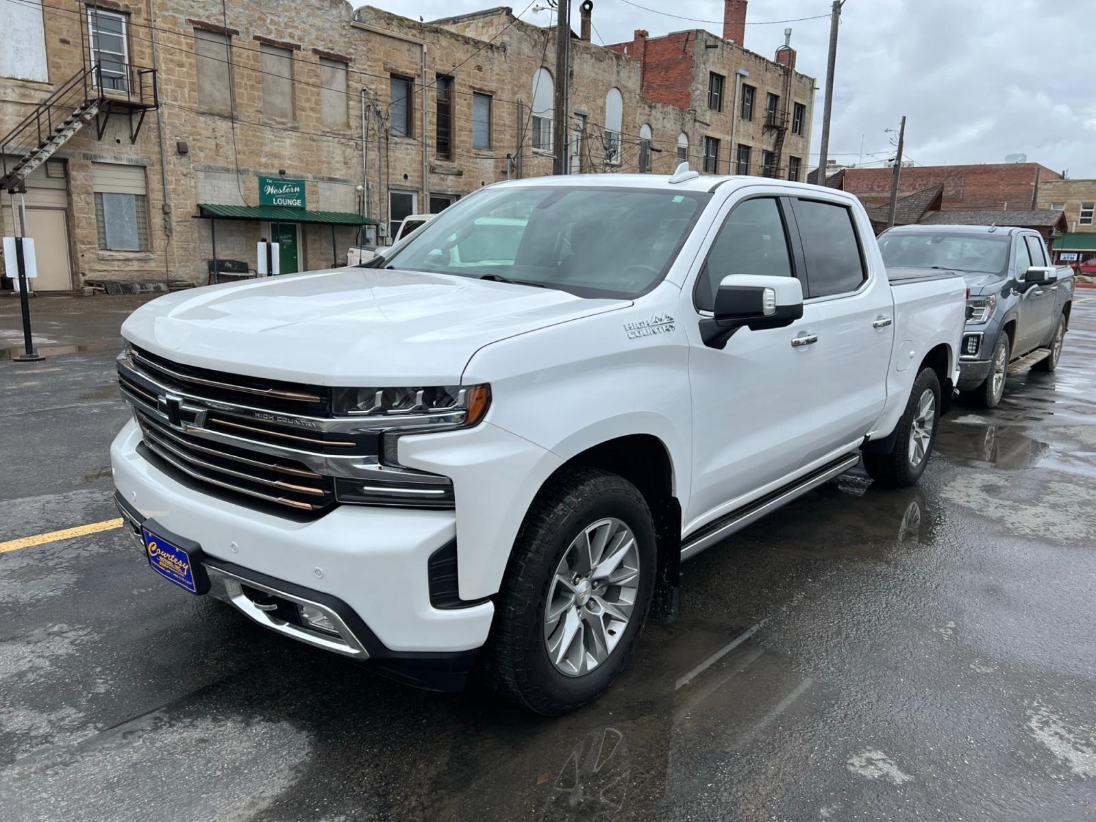 2020 WHITE /Two Tone Chevrolet Silverado 1500 High Country Crew Cab 4WD (1GCUYHED5LZ) with an 5.3L V8 OHV 16V engine, 6A transmission, located at 116 5th Avenue South, Lewistown, MT, 59457, 47.063877, -109.427879 - Are you ready to conquer any terrain and make a statement on the road? Look no further than the remarkable 2020 Chevy Silverado 1500 Crew Cab Short Box 4WD, featuring the prestigious High Country trim. This exceptional truck combines unrivaled performance, luxurious comfort, and cutting-edge technol - Photo #7