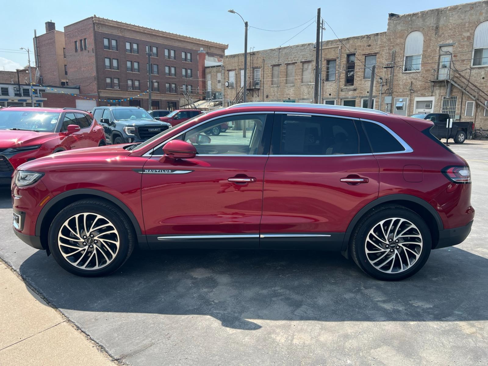 2019 Maroon /Cream Lincoln Nautilus Reserve AWD (2LMPJ8LP8KB) with an 2.7L V6 DOHC 24V engine, 6A transmission, located at 116 5th Avenue South, Lewistown, MT, 59457, 47.063877, -109.427879 - Looking for a luxurious and reliable SUV? Look no further! We present to you a stunning 2019 Lincoln Nautilus Reserve with incredibly low miles. This exceptional vehicle is a testament to Lincoln's commitment to craftsmanship and style. Don't miss out on this incredible opportunity to own a premium - Photo #4