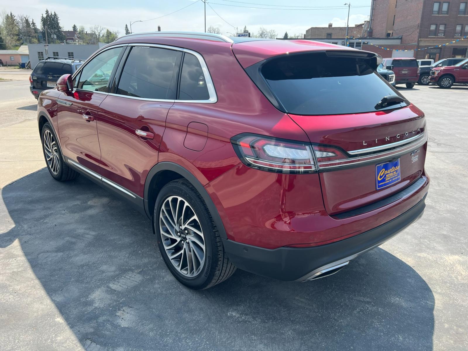 2019 Maroon /Cream Lincoln Nautilus Reserve AWD (2LMPJ8LP8KB) with an 2.7L V6 DOHC 24V engine, 6A transmission, located at 116 5th Avenue South, Lewistown, MT, 59457, 47.063877, -109.427879 - Looking for a luxurious and reliable SUV? Look no further! We present to you a stunning 2019 Lincoln Nautilus Reserve with incredibly low miles. This exceptional vehicle is a testament to Lincoln's commitment to craftsmanship and style. Don't miss out on this incredible opportunity to own a premium - Photo #6