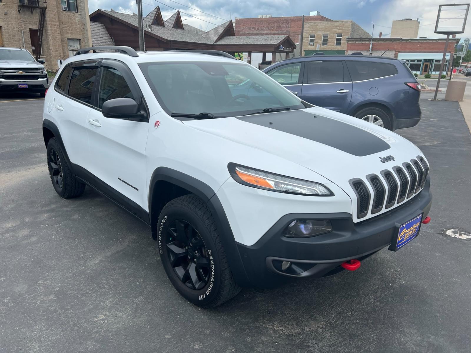 2018 WHITE /Black Jeep Cherokee Trailhawk 4WD (1C4PJMBX0JD) with an 3.2L V6 DOHC 24V engine, 9A transmission, located at 116 5th Avenue South, Lewistown, MT, 59457, 47.063877, -109.427879 - 2018 Jeep Cherokee Trailhawk 4WD - Conquer the Off-Road with Confidence Unleash your adventurous spirit with the 2018 Jeep Cherokee Trailhawk 4WD. Designed to tackle any terrain and deliver exceptional performance, this rugged SUV is your gateway to thrilling off-road experiences. Key Features: - Photo #0