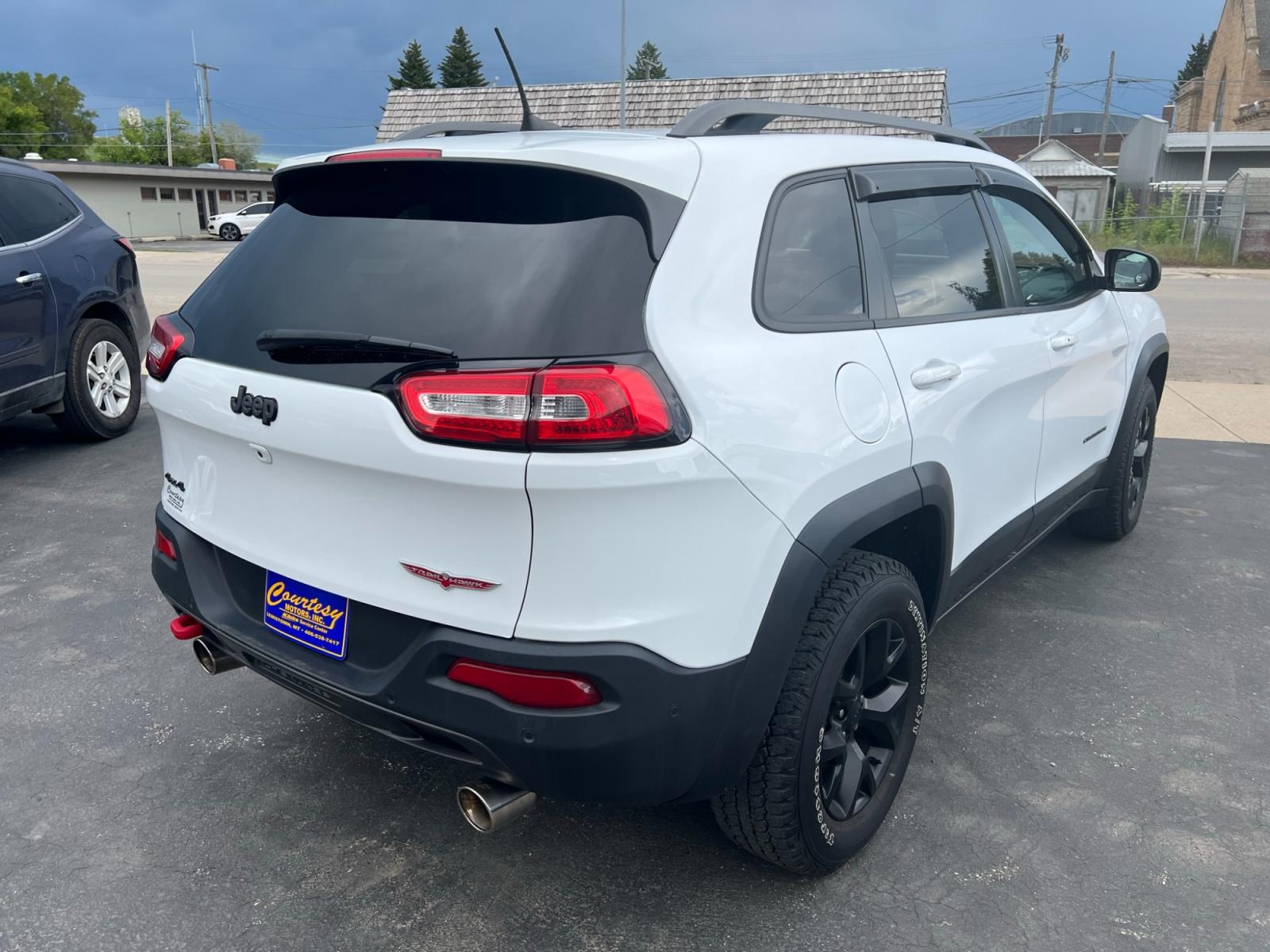 2018 WHITE /Black Jeep Cherokee Trailhawk 4WD (1C4PJMBX0JD) with an 3.2L V6 DOHC 24V engine, 9A transmission, located at 116 5th Avenue South, Lewistown, MT, 59457, 47.063877, -109.427879 - 2018 Jeep Cherokee Trailhawk 4WD - Conquer the Off-Road with Confidence Unleash your adventurous spirit with the 2018 Jeep Cherokee Trailhawk 4WD. Designed to tackle any terrain and deliver exceptional performance, this rugged SUV is your gateway to thrilling off-road experiences. Key Features: - Photo #2