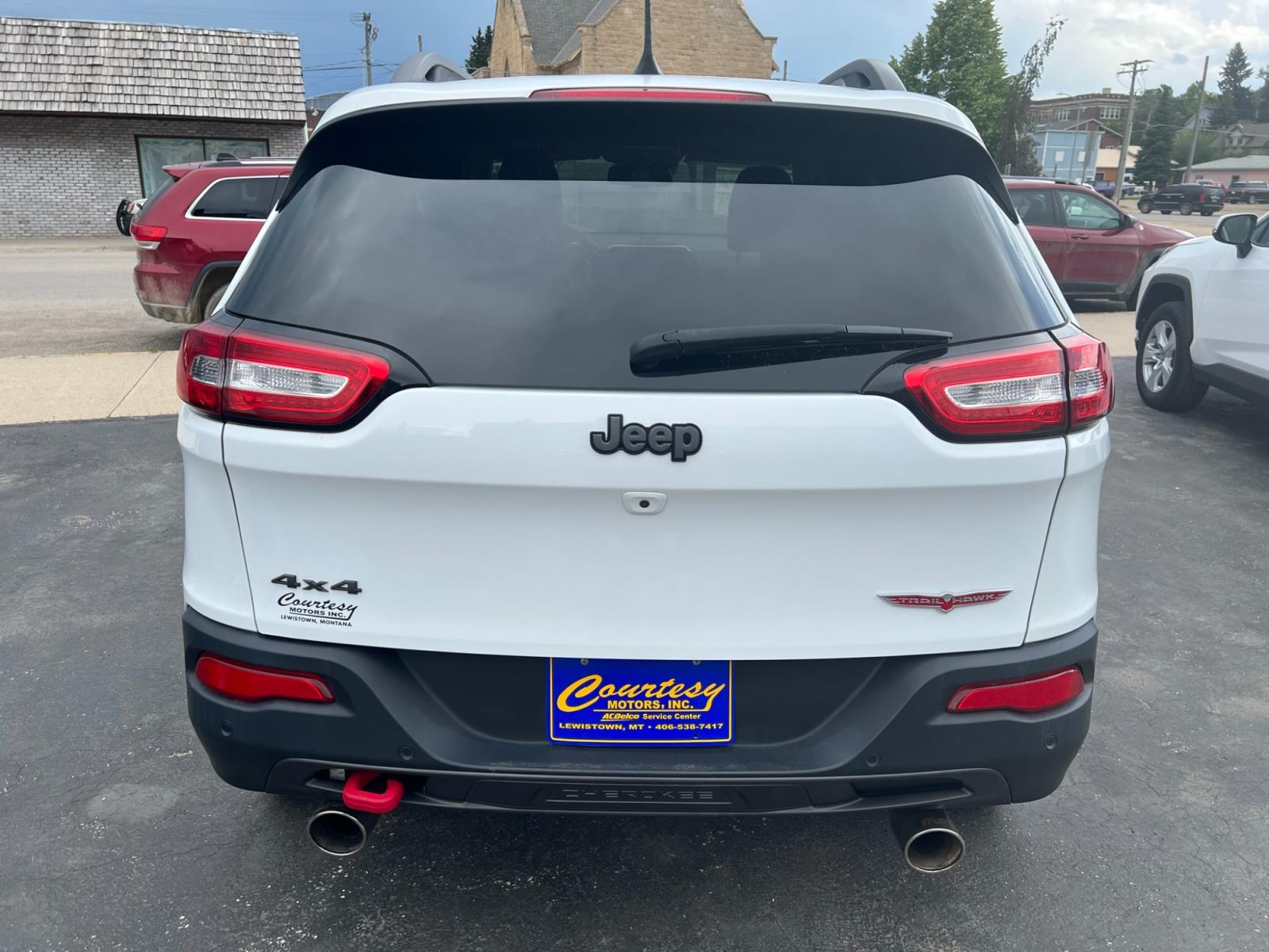 2018 WHITE /Black Jeep Cherokee Trailhawk 4WD (1C4PJMBX0JD) with an 3.2L V6 DOHC 24V engine, 9A transmission, located at 116 5th Avenue South, Lewistown, MT, 59457, 47.063877, -109.427879 - 2018 Jeep Cherokee Trailhawk 4WD - Conquer the Off-Road with Confidence Unleash your adventurous spirit with the 2018 Jeep Cherokee Trailhawk 4WD. Designed to tackle any terrain and deliver exceptional performance, this rugged SUV is your gateway to thrilling off-road experiences. Key Features: - Photo #3