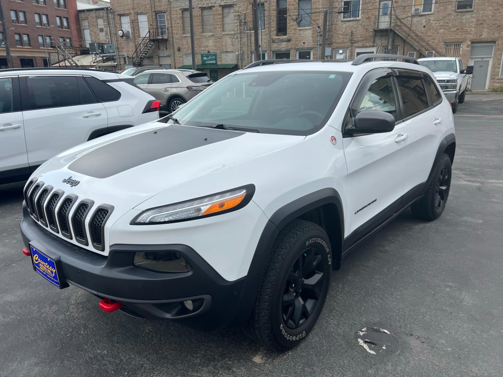 2018 WHITE /Black Jeep Cherokee Trailhawk 4WD (1C4PJMBX0JD) with an 3.2L V6 DOHC 24V engine, 9A transmission, located at 116 5th Avenue South, Lewistown, MT, 59457, 47.063877, -109.427879 - 2018 Jeep Cherokee Trailhawk 4WD - Conquer the Off-Road with Confidence Unleash your adventurous spirit with the 2018 Jeep Cherokee Trailhawk 4WD. Designed to tackle any terrain and deliver exceptional performance, this rugged SUV is your gateway to thrilling off-road experiences. Key Features: - Photo #6