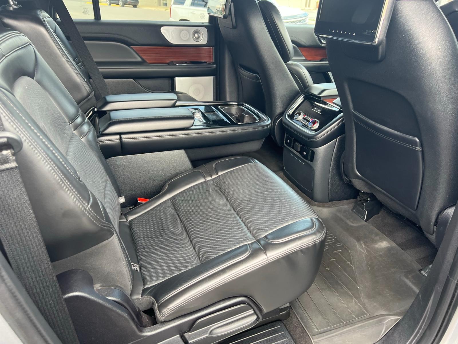 2020 SILVER /Black Lincoln Navigator L Reserve 4WD (5LMJJ3LT1LE) with an 3.5L V6 DOHC 24V FFV engine, 6A transmission, located at 116 5th Avenue South, Lewistown, MT, 59457, 47.063877, -109.427879 - Photo #11