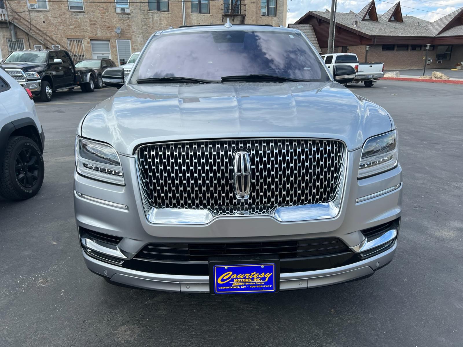 2020 SILVER /Black Lincoln Navigator L Reserve 4WD (5LMJJ3LT1LE) with an 3.5L V6 DOHC 24V FFV engine, 6A transmission, located at 116 5th Avenue South, Lewistown, MT, 59457, 47.063877, -109.427879 - Elevate your driving experience with the luxurious 2020 Lincoln Navigator L Reserve 4WD. This premium SUV seamlessly blends style, performance, and comfort to provide an unparalleled journey. Key Features: 1. Grand Space: Enjoy the expansive interior of the Navigator L, offering ample room for - Photo #1