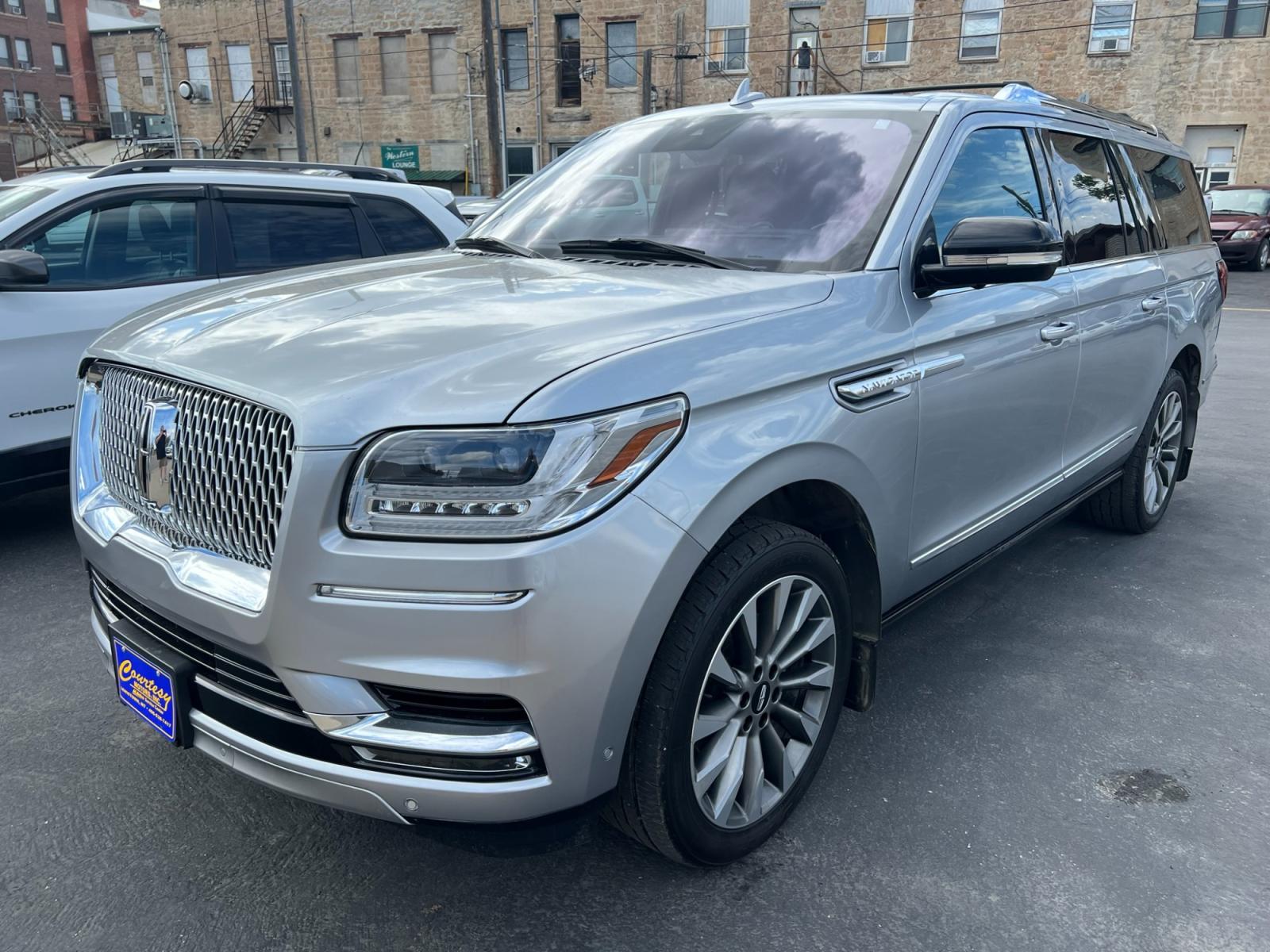 2020 SILVER /Black Lincoln Navigator L Reserve 4WD (5LMJJ3LT1LE) with an 3.5L V6 DOHC 24V FFV engine, 6A transmission, located at 116 5th Avenue South, Lewistown, MT, 59457, 47.063877, -109.427879 - Photo #2