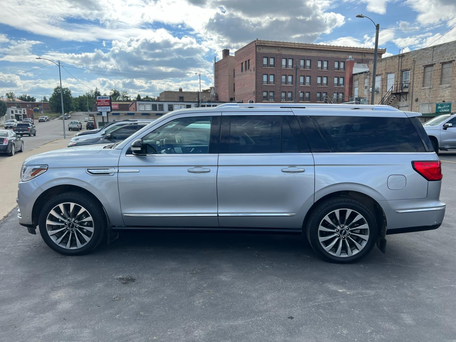 2020 SILVER /Black Lincoln Navigator L Reserve 4WD (5LMJJ3LT1LE) with an 3.5L V6 DOHC 24V FFV engine, 6A transmission, located at 116 5th Avenue South, Lewistown, MT, 59457, 47.063877, -109.427879 - Elevate your driving experience with the luxurious 2020 Lincoln Navigator L Reserve 4WD. This premium SUV seamlessly blends style, performance, and comfort to provide an unparalleled journey. Key Features: 1. Grand Space: Enjoy the expansive interior of the Navigator L, offering ample room for - Photo #3