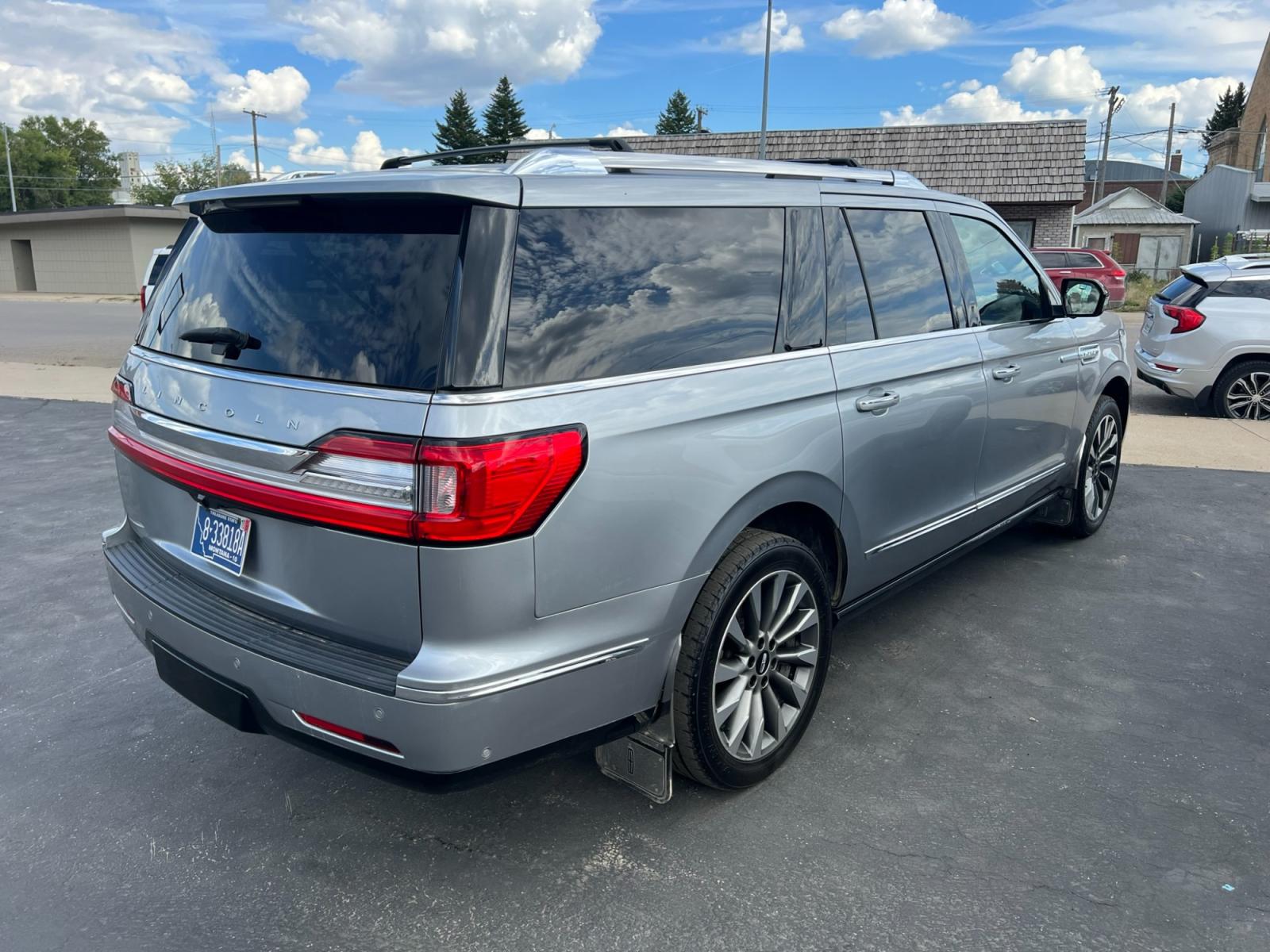 2020 SILVER /Black Lincoln Navigator L Reserve 4WD (5LMJJ3LT1LE) with an 3.5L V6 DOHC 24V FFV engine, 6A transmission, located at 116 5th Avenue South, Lewistown, MT, 59457, 47.063877, -109.427879 - Photo #6
