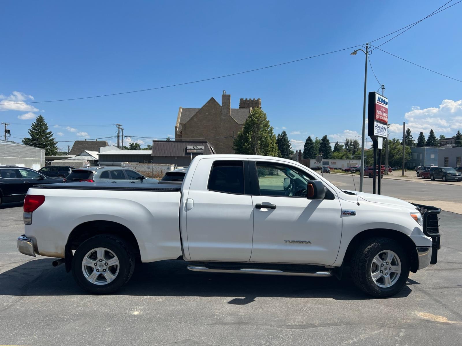 2009 WHITE /Charcoal Toyota Tundra SR5 5.7L Double Cab 4WD (5TFBV541X9X) with an 5.7L V8 DOHC 32V engine, 6-Speed Automatic transmission, located at 116 5th Avenue South, Lewistown, MT, 59457, 47.063877, -109.427879 - Photo #1