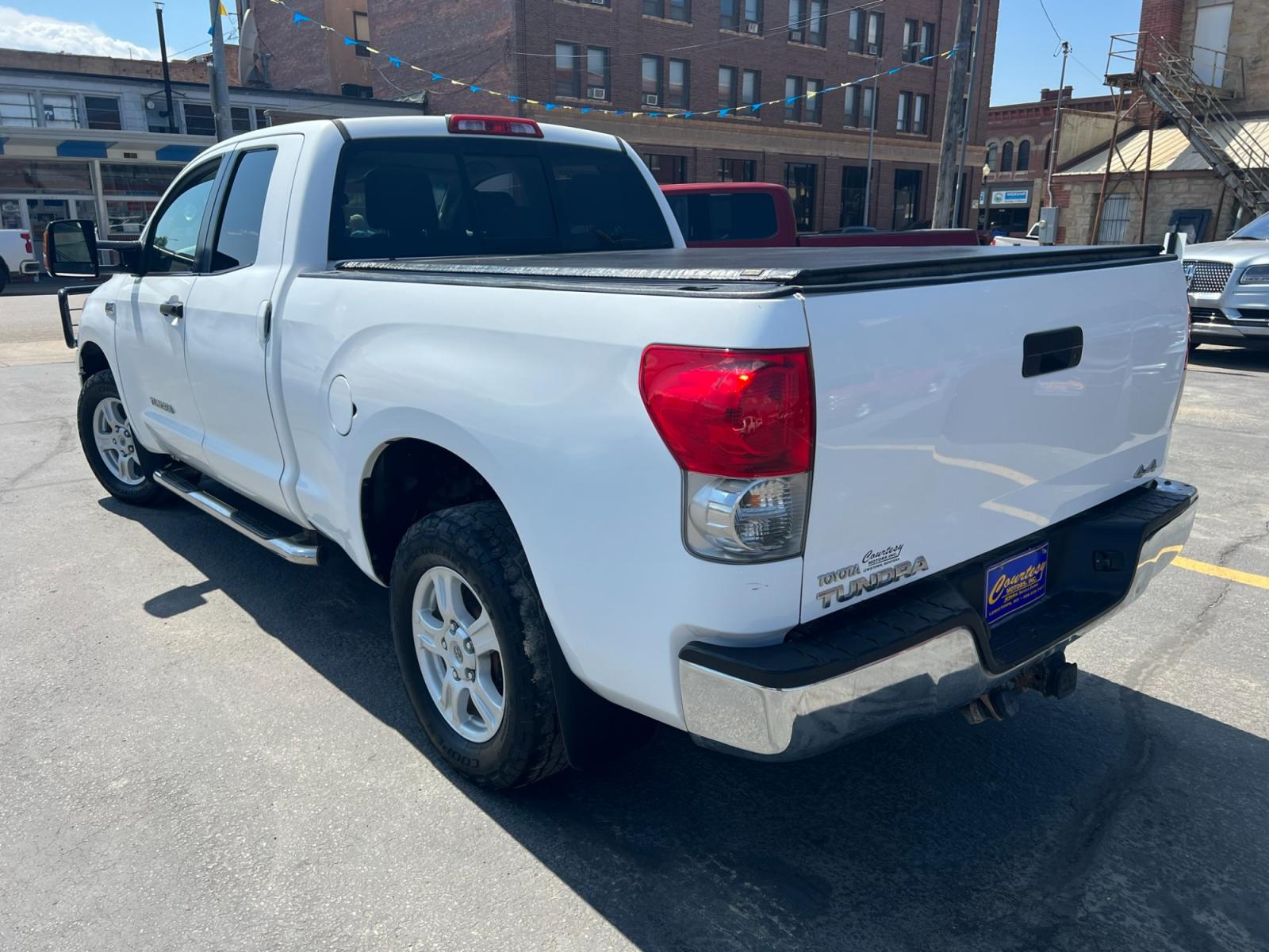 2009 WHITE /Charcoal Toyota Tundra SR5 5.7L Double Cab 4WD (5TFBV541X9X) with an 5.7L V8 DOHC 32V engine, 6-Speed Automatic transmission, located at 116 5th Avenue South, Lewistown, MT, 59457, 47.063877, -109.427879 - Photo #3