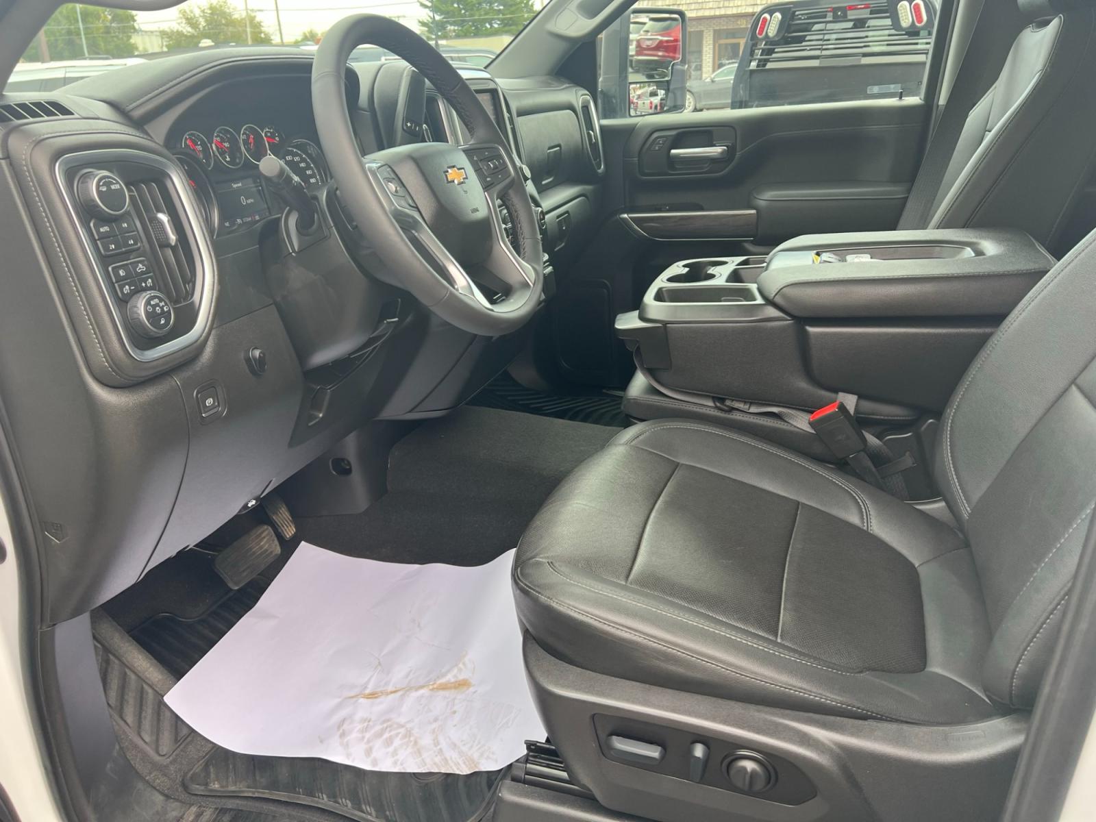 2022 WHITE /Black Chevrolet Silverado 2500HD LTZ Crew Cab Short Box 4WD (2GC4YPE72N1) with an 6.6L V8 OHV 16V engine, 6A transmission, located at 116 5th Avenue South, Lewistown, MT, 59457, 47.063877, -109.427879 - Introducing the 2022 Silverado 2500HD Crew Cab Short Box LTZ 4WD! Key Features: Heavy-Duty 6.6L V8 Engine 4WD Capability for Any Terrain Spacious Crew Cab for Comfort Short Box for Versatile Hauling LTZ Trim for Premium Style Advanced Technology Integration Towing and Hauling Confidence - Photo #11