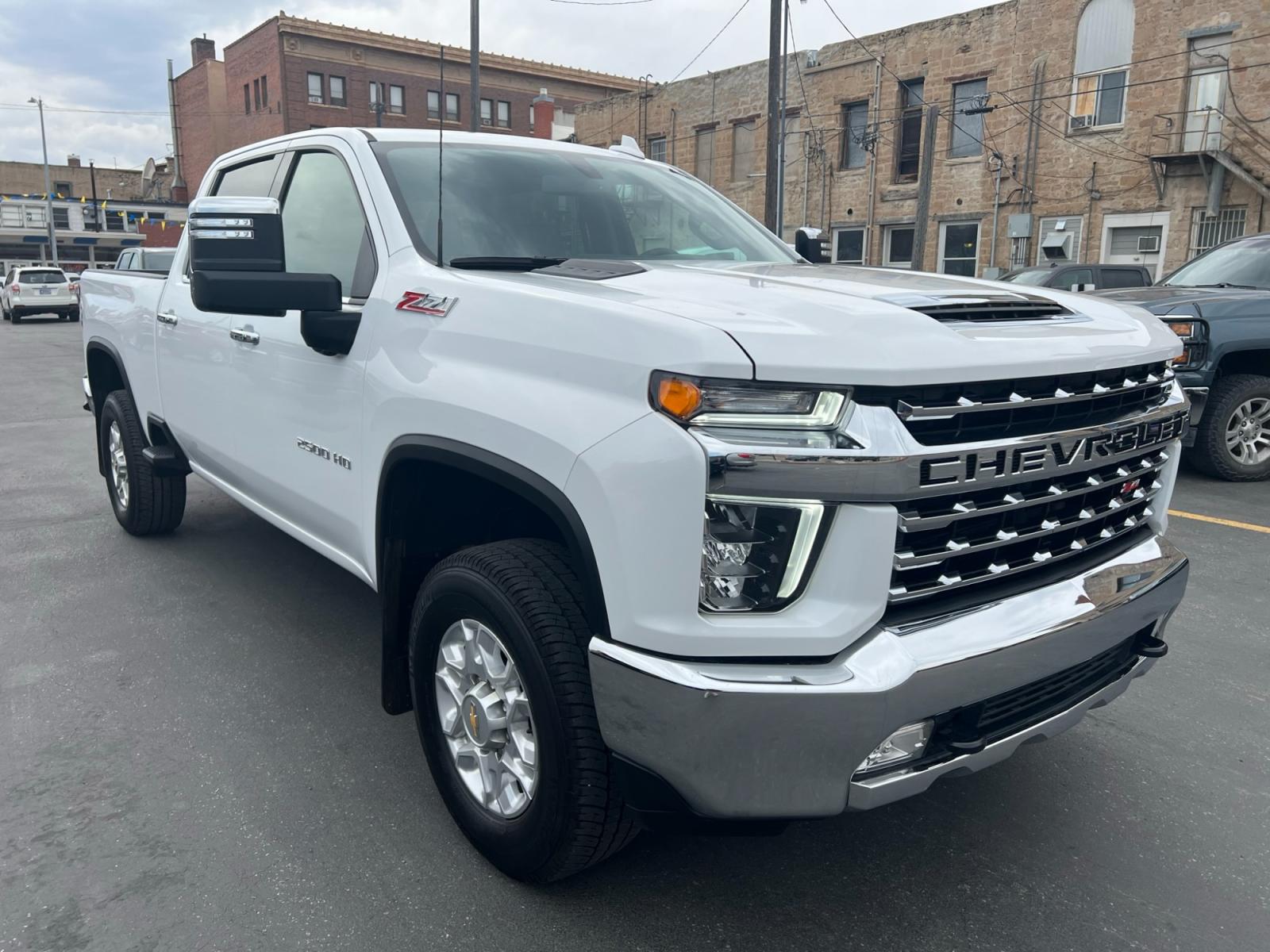 2022 WHITE /Black Chevrolet Silverado 2500HD LTZ Crew Cab Short Box 4WD (2GC4YPE72N1) with an 6.6L V8 OHV 16V engine, 6A transmission, located at 116 5th Avenue South, Lewistown, MT, 59457, 47.063877, -109.427879 - Introducing the 2022 Silverado 2500HD Crew Cab Short Box LTZ 4WD! Key Features: Heavy-Duty 6.6L V8 Engine 4WD Capability for Any Terrain Spacious Crew Cab for Comfort Short Box for Versatile Hauling LTZ Trim for Premium Style Advanced Technology Integration Towing and Hauling Confidence - Photo #6