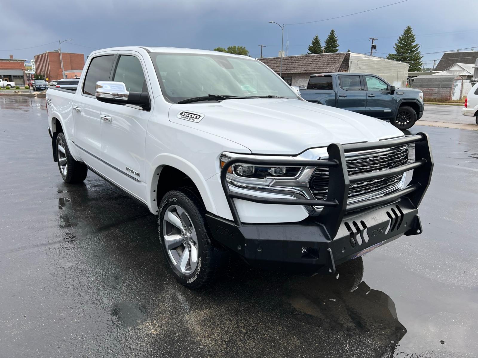 2020 WHITE /Charcoal RAM 1500 Limited Crew Cab SWB 4WD (1C6SRFHT8LN) with an 5.7L V8 OHV 16V engine, 8A transmission, located at 116 5th Avenue South, Lewistown, MT, 59457, 47.063877, -109.427879 - Photo #0