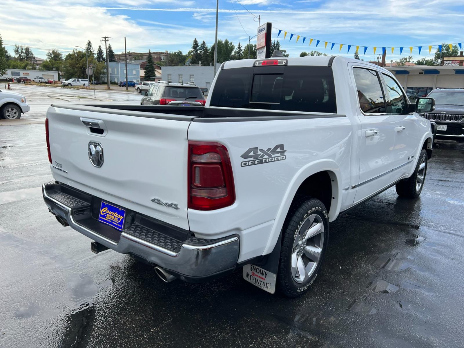 2020 WHITE /Charcoal RAM 1500 Limited Crew Cab SWB 4WD (1C6SRFHT8LN) with an 5.7L V8 OHV 16V engine, 8A transmission, located at 116 5th Avenue South, Lewistown, MT, 59457, 47.063877, -109.427879 - Photo #1
