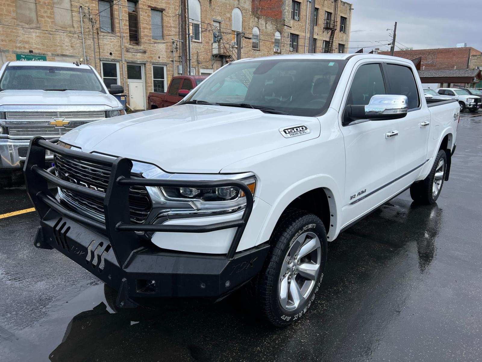 2020 WHITE /Charcoal RAM 1500 Limited Crew Cab SWB 4WD (1C6SRFHT8LN) with an 5.7L V8 OHV 16V engine, 8A transmission, located at 116 5th Avenue South, Lewistown, MT, 59457, 47.063877, -109.427879 - Photo #6