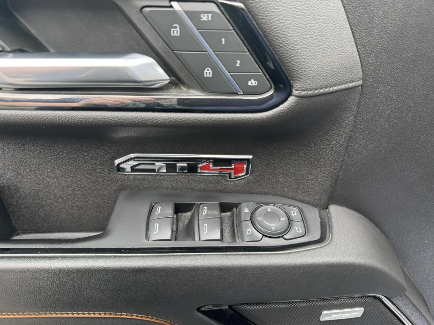 2022 WHITE /Charcoal GMC Sierra 1500 AT4 Crew Cab 4WD (1GTUUEETXNZ) with an 3.0L V6 DOHC 24V DIESEL engine, 6A transmission, located at 116 5th Avenue South, Lewistown, MT, 59457, 47.063877, -109.427879 - 2022 GMC Sierra 1500 Crew Cab AT4, a rugged yet refined truck built to handle any challenge. This powerful vehicle combines the durability of a full-size pickup with the comfort and technology of a premium ride. The AT4 trim brings off-road capabilities with upgraded suspension, all-terrain tires, a - Photo#13