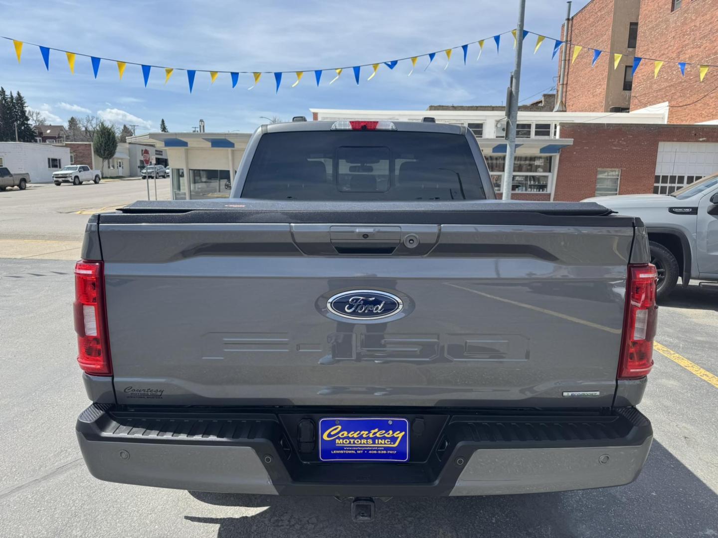 2022 Grey /Black Ford F-150 XLT Sport SuperCrew 6.5-ft. Bed 4WD (1FTFW1E80NK) with an 3.5L V6 DOHC 24V engine, 6A transmission, located at 116 5th Avenue South, Lewistown, MT, 59457, 47.063877, -109.427879 - For Sale: 2022 Ford F-150 SuperCrew XLT 4x4 – This one-owner, low-mileage local trade is equipped with the powerful 3.5L EcoBoost engine, delivering excellent performance and towing capability. It features the Sport Appearance Package for a bold, aggressive look, along with a factory trailer tow p - Photo#3