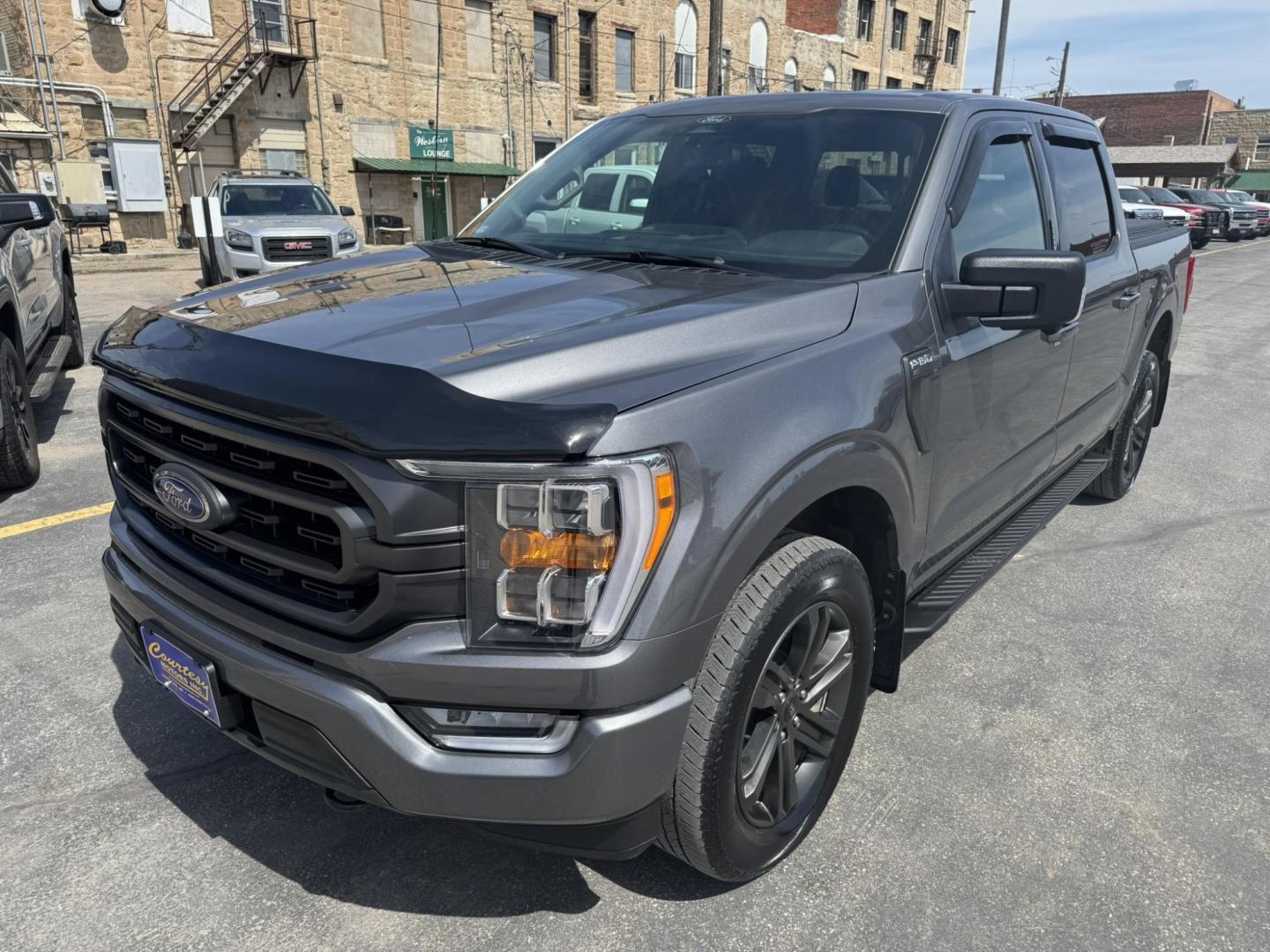 2022 Grey /Black Ford F-150 XLT Sport SuperCrew 6.5-ft. Bed 4WD (1FTFW1E80NK) with an 3.5L V6 DOHC 24V engine, 6A transmission, located at 116 5th Avenue South, Lewistown, MT, 59457, 47.063877, -109.427879 - For Sale: 2022 Ford F-150 SuperCrew XLT 4x4 – This one-owner, low-mileage local trade is equipped with the powerful 3.5L EcoBoost engine, delivering excellent performance and towing capability. It features the Sport Appearance Package for a bold, aggressive look, along with a factory trailer tow p - Photo#6