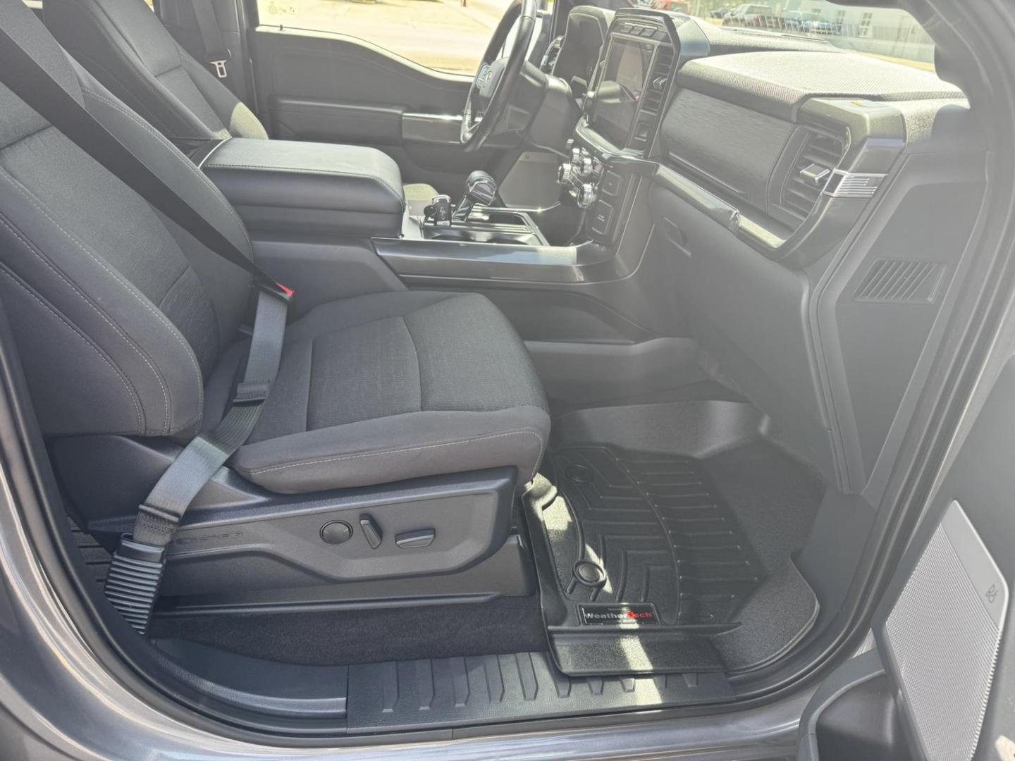 2022 Grey /Black Ford F-150 XLT Sport SuperCrew 6.5-ft. Bed 4WD (1FTFW1E80NK) with an 3.5L V6 DOHC 24V engine, 6A transmission, located at 116 5th Avenue South, Lewistown, MT, 59457, 47.063877, -109.427879 - For Sale: 2022 Ford F-150 SuperCrew XLT 4x4 – This one-owner, low-mileage local trade is equipped with the powerful 3.5L EcoBoost engine, delivering excellent performance and towing capability. It features the Sport Appearance Package for a bold, aggressive look, along with a factory trailer tow p - Photo#7
