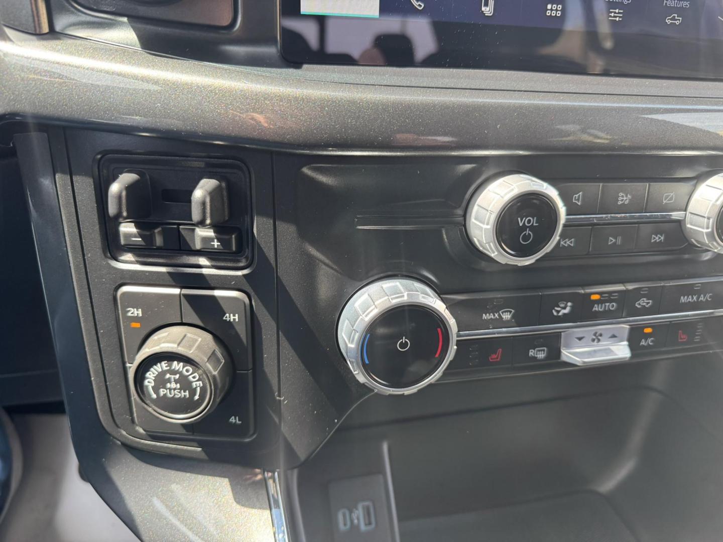 2022 Grey /Black Ford F-150 XLT Sport SuperCrew 6.5-ft. Bed 4WD (1FTFW1E80NK) with an 3.5L V6 DOHC 24V engine, 6A transmission, located at 116 5th Avenue South, Lewistown, MT, 59457, 47.063877, -109.427879 - For Sale: 2022 Ford F-150 SuperCrew XLT 4x4 – This one-owner, low-mileage local trade is equipped with the powerful 3.5L EcoBoost engine, delivering excellent performance and towing capability. It features the Sport Appearance Package for a bold, aggressive look, along with a factory trailer tow p - Photo#19