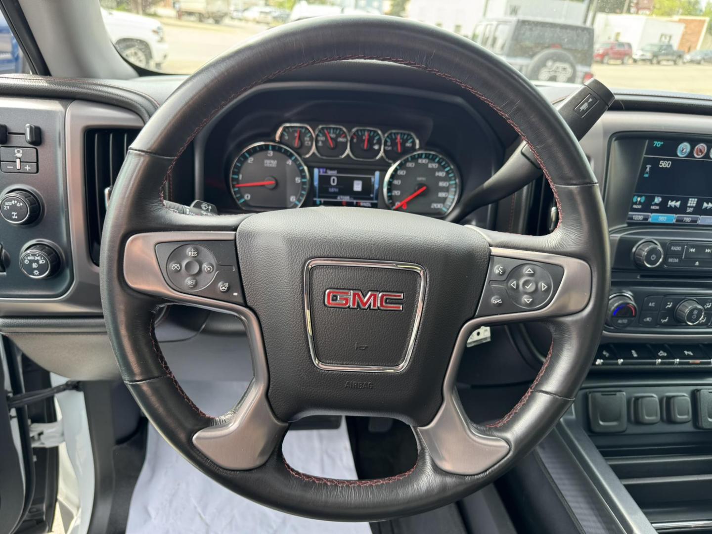 2018 WHITE /Charcoal GMC Sierra 1500 SLT Crew Cab Short Box 4WD (3GTU2NEJ3JG) with an 6.2L V8 OHV 16V engine, 6A transmission, located at 116 5th Avenue South, Lewistown, MT, 59457, 47.063877, -109.427879 - Photo#13