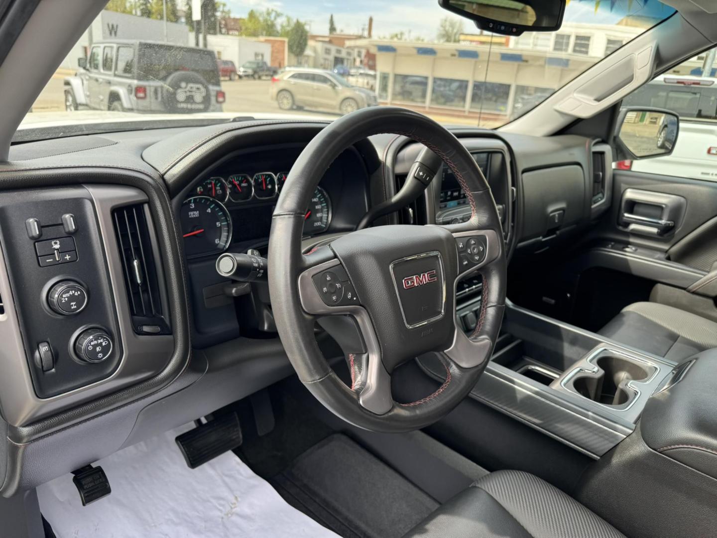 2018 WHITE /Charcoal GMC Sierra 1500 SLT Crew Cab Short Box 4WD (3GTU2NEJ3JG) with an 6.2L V8 OHV 16V engine, 6A transmission, located at 116 5th Avenue South, Lewistown, MT, 59457, 47.063877, -109.427879 - Photo#14