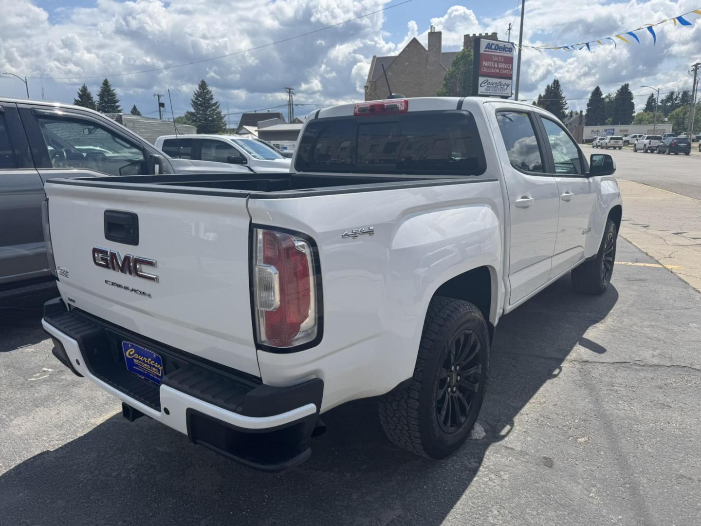 2021 WHITE /Black GMC Canyon Elevation Crew Cab 4WD (1GTG6CEN1M1) with an 3.6L V6 DOHC 24V engine, 6A transmission, located at 116 5th Avenue South, Lewistown, MT, 59457, 47.063877, -109.427879 - Stand out on the road and off it with this sharp 2021 GMC Canyon Elevation. This midsize truck brings rugged capability, modern tech, and head-turning style in a versatile package perfect for work or play. Powered by a responsive engine and equipped with 4WD, it’s ready for all-season traction and - Photo#2