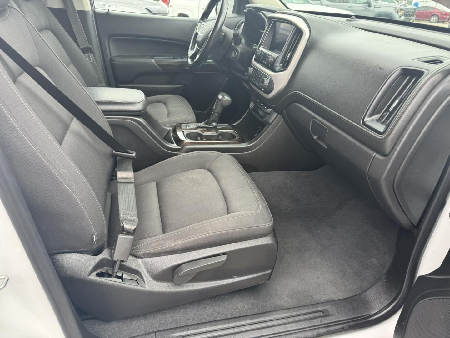 2021 WHITE /Black GMC Canyon Elevation Crew Cab 4WD (1GTG6CEN1M1) with an 3.6L V6 DOHC 24V engine, 6A transmission, located at 116 5th Avenue South, Lewistown, MT, 59457, 47.063877, -109.427879 - Stand out on the road and off it with this sharp 2021 GMC Canyon Elevation. This midsize truck brings rugged capability, modern tech, and head-turning style in a versatile package perfect for work or play. Powered by a responsive engine and equipped with 4WD, it’s ready for all-season traction and - Photo#7