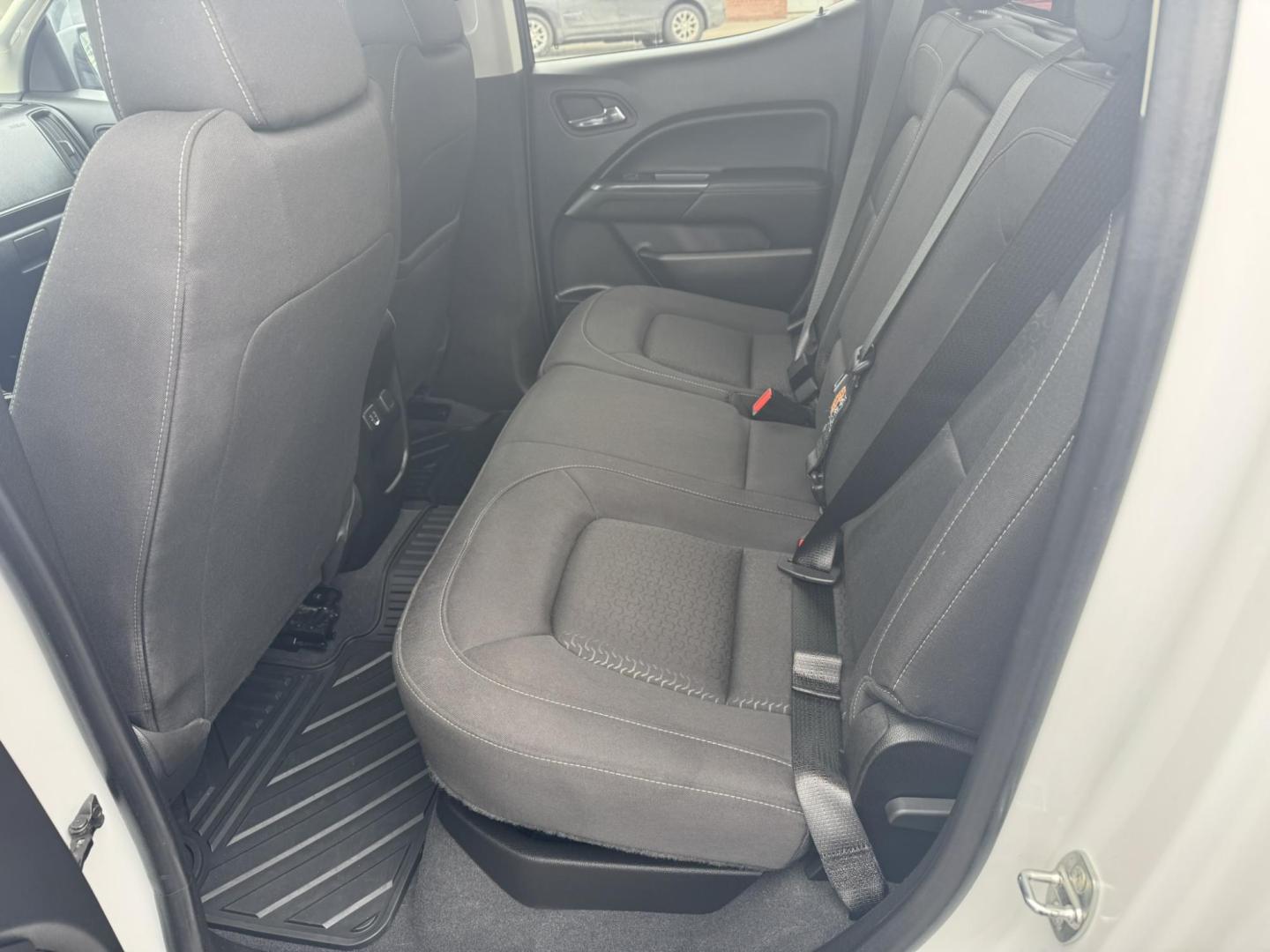 2021 WHITE /Black GMC Canyon Elevation Crew Cab 4WD (1GTG6CEN1M1) with an 3.6L V6 DOHC 24V engine, 6A transmission, located at 116 5th Avenue South, Lewistown, MT, 59457, 47.063877, -109.427879 - Stand out on the road and off it with this sharp 2021 GMC Canyon Elevation. This midsize truck brings rugged capability, modern tech, and head-turning style in a versatile package perfect for work or play. Powered by a responsive engine and equipped with 4WD, it’s ready for all-season traction and - Photo#9