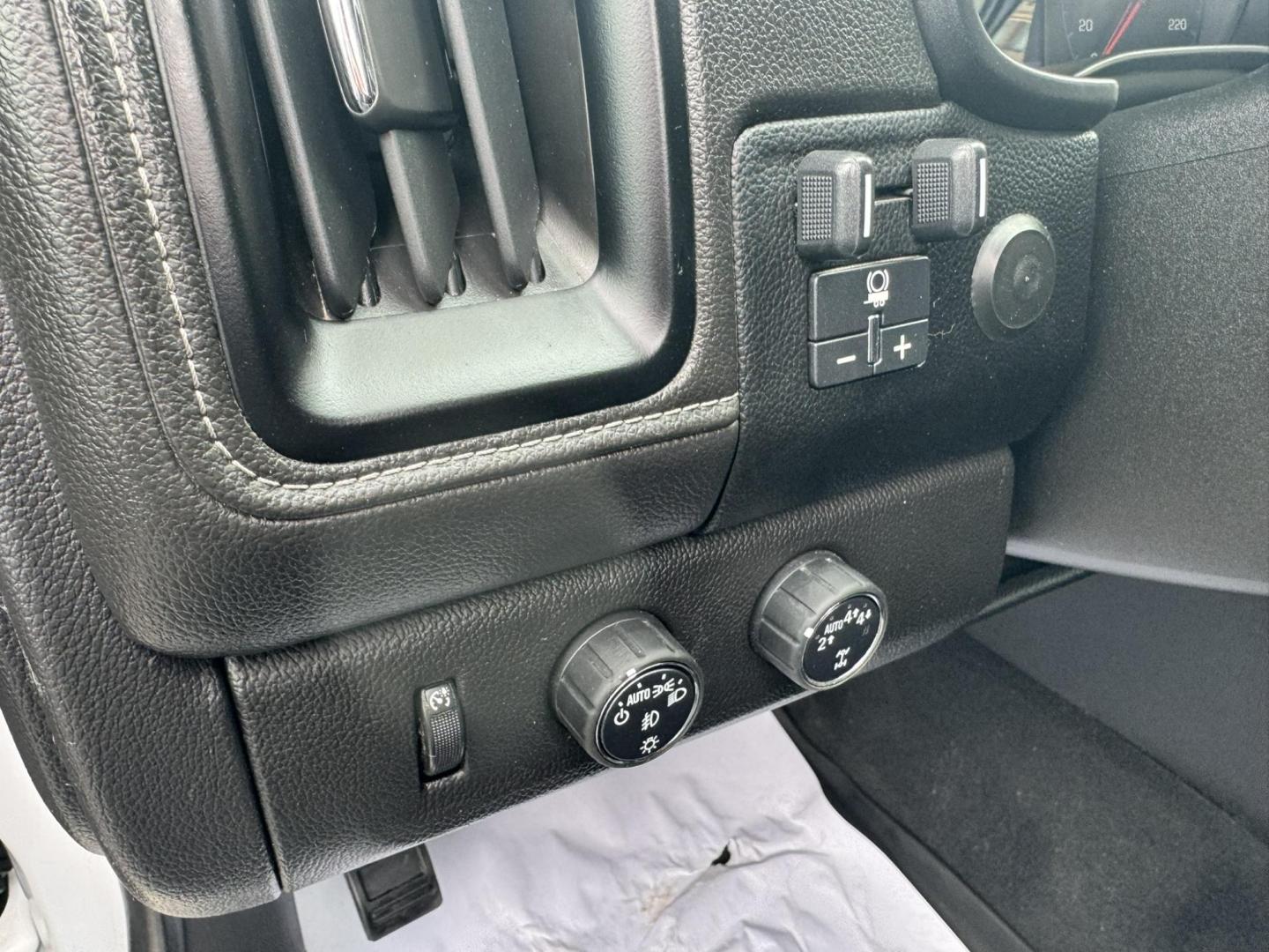 2021 WHITE /Black GMC Canyon Elevation Crew Cab 4WD (1GTG6CEN1M1) with an 3.6L V6 DOHC 24V engine, 6A transmission, located at 116 5th Avenue South, Lewistown, MT, 59457, 47.063877, -109.427879 - Stand out on the road and off it with this sharp 2021 GMC Canyon Elevation. This midsize truck brings rugged capability, modern tech, and head-turning style in a versatile package perfect for work or play. Powered by a responsive engine and equipped with 4WD, it’s ready for all-season traction and - Photo#11