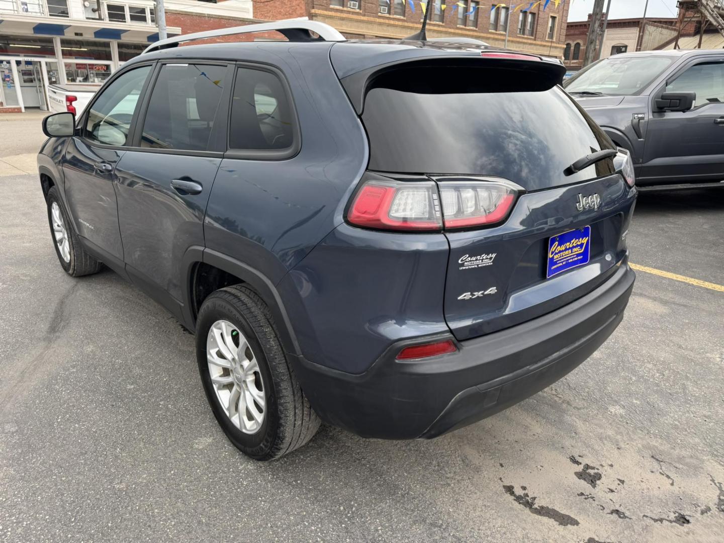 2020 BLUE /Grey Jeep Cherokee Latitude 4WD (1C4PJMCB4LD) with an 2.4L L4 DOHC 16V engine, 9A transmission, located at 116 5th Avenue South, Lewistown, MT, 59457, 47.063877, -109.427879 - Photo#3