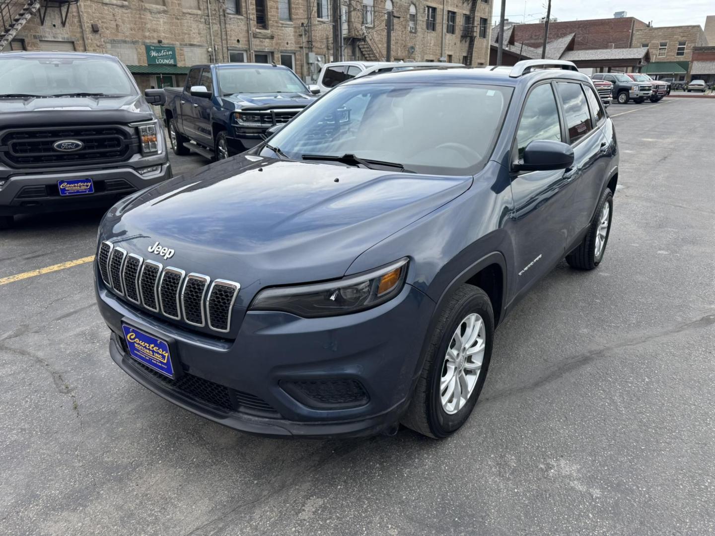 2020 BLUE /Grey Jeep Cherokee Latitude 4WD (1C4PJMCB4LD) with an 2.4L L4 DOHC 16V engine, 9A transmission, located at 116 5th Avenue South, Lewistown, MT, 59457, 47.063877, -109.427879 - Photo#5