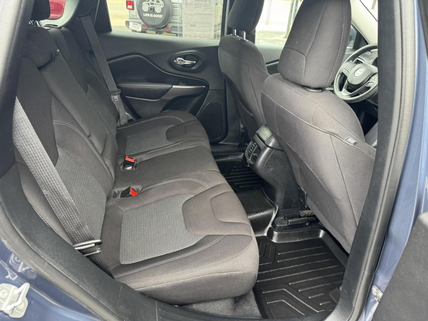 2020 BLUE /Grey Jeep Cherokee Latitude 4WD (1C4PJMCB4LD) with an 2.4L L4 DOHC 16V engine, 9A transmission, located at 116 5th Avenue South, Lewistown, MT, 59457, 47.063877, -109.427879 - Photo#7