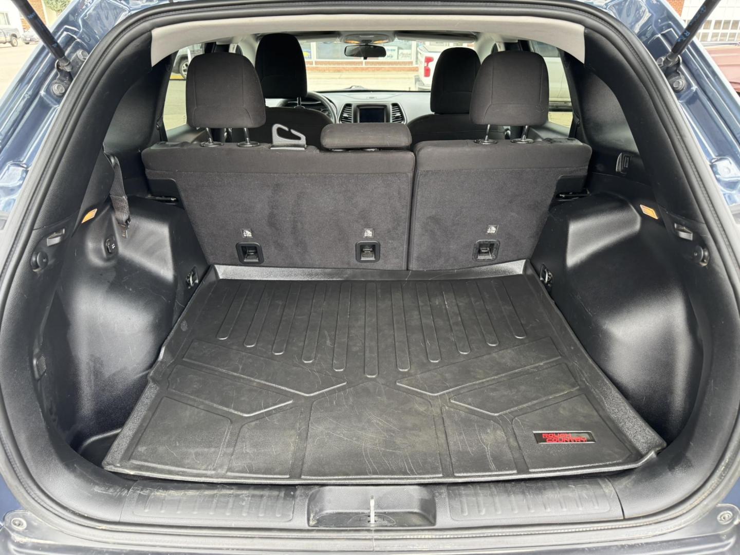 2020 BLUE /Grey Jeep Cherokee Latitude 4WD (1C4PJMCB4LD) with an 2.4L L4 DOHC 16V engine, 9A transmission, located at 116 5th Avenue South, Lewistown, MT, 59457, 47.063877, -109.427879 - Photo#8