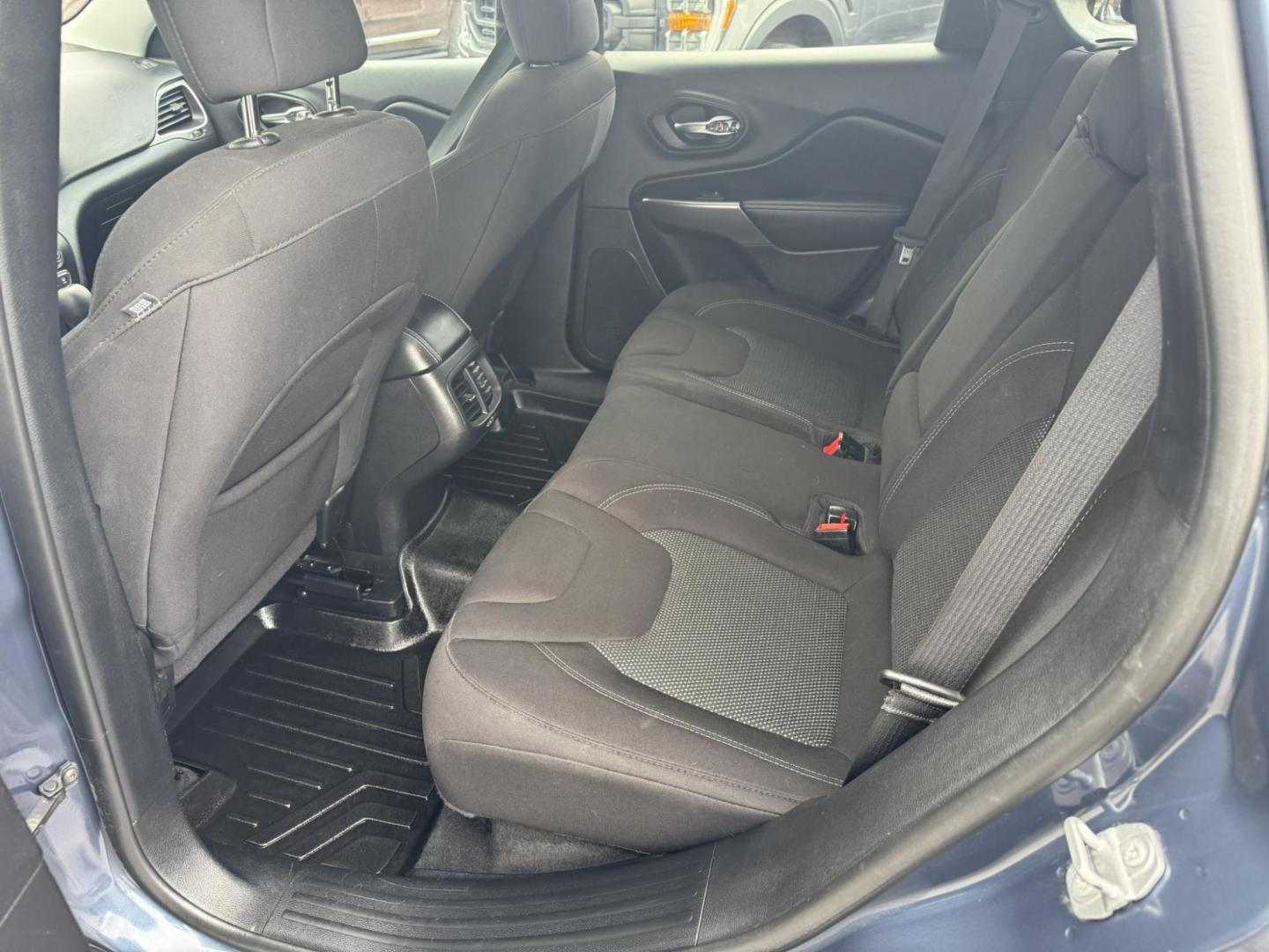 2020 BLUE /Grey Jeep Cherokee Latitude 4WD (1C4PJMCB4LD) with an 2.4L L4 DOHC 16V engine, 9A transmission, located at 116 5th Avenue South, Lewistown, MT, 59457, 47.063877, -109.427879 - Photo#9
