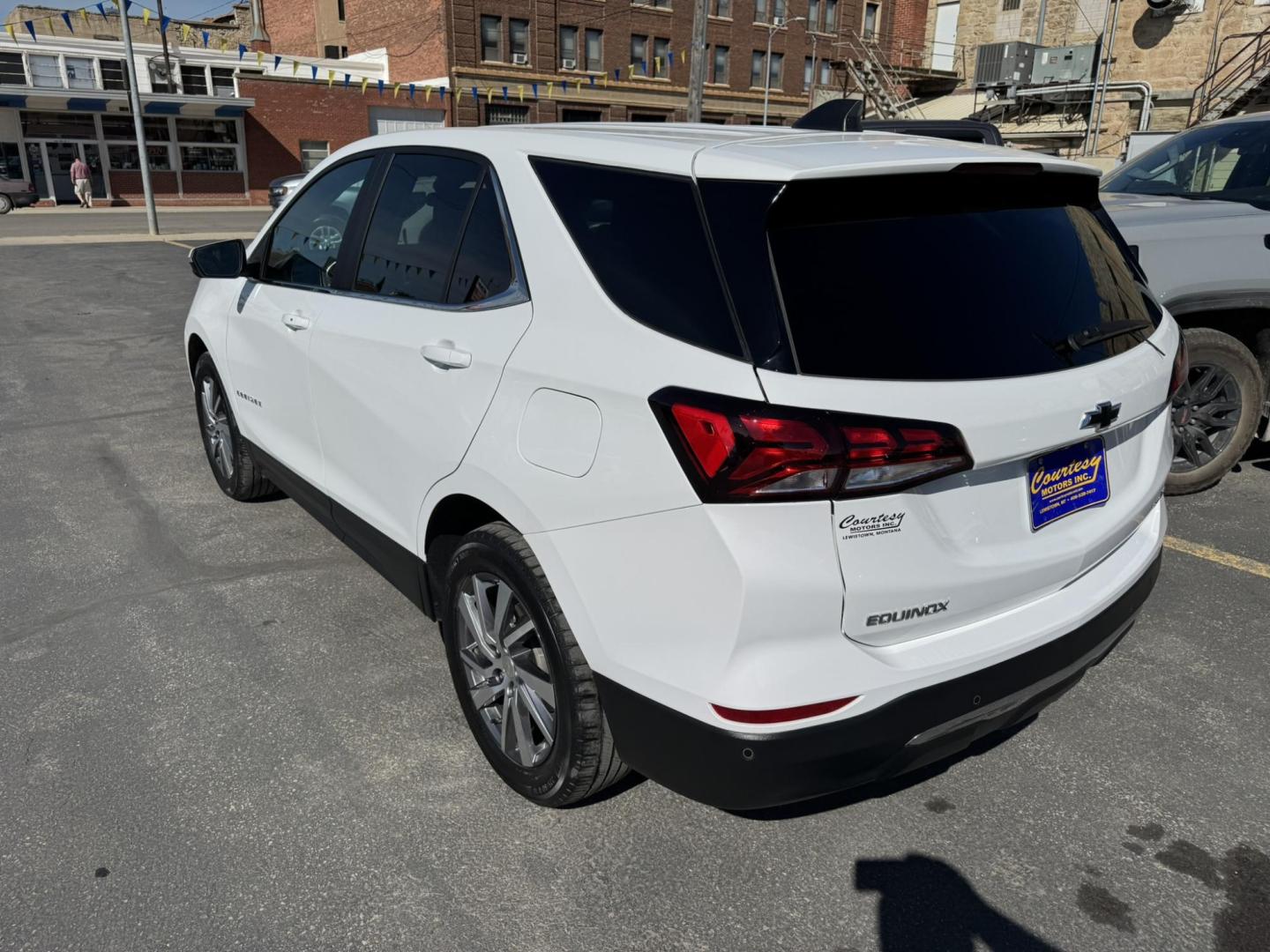 2022 WHITE /Black Chevrolet Equinox LT AWD (3GNAXUEV5NS) with an 1.5L L4 DOHC 16V TURBO engine, 6A transmission, located at 116 5th Avenue South, Lewistown, MT, 59457, 47.063877, -109.427879 - Photo#4