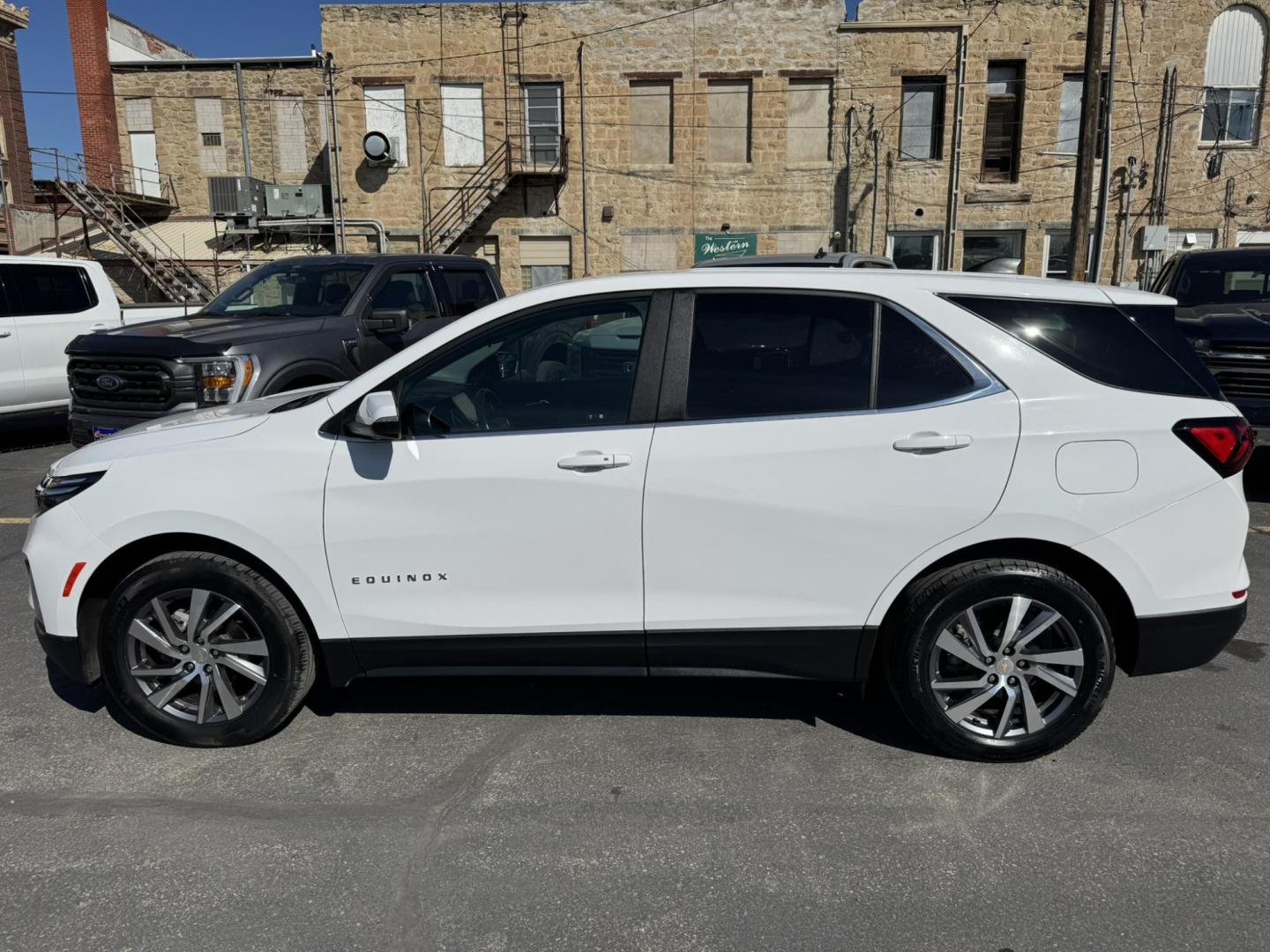 2022 WHITE /Black Chevrolet Equinox LT AWD (3GNAXUEV5NS) with an 1.5L L4 DOHC 16V TURBO engine, 6A transmission, located at 116 5th Avenue South, Lewistown, MT, 59457, 47.063877, -109.427879 - Photo#5